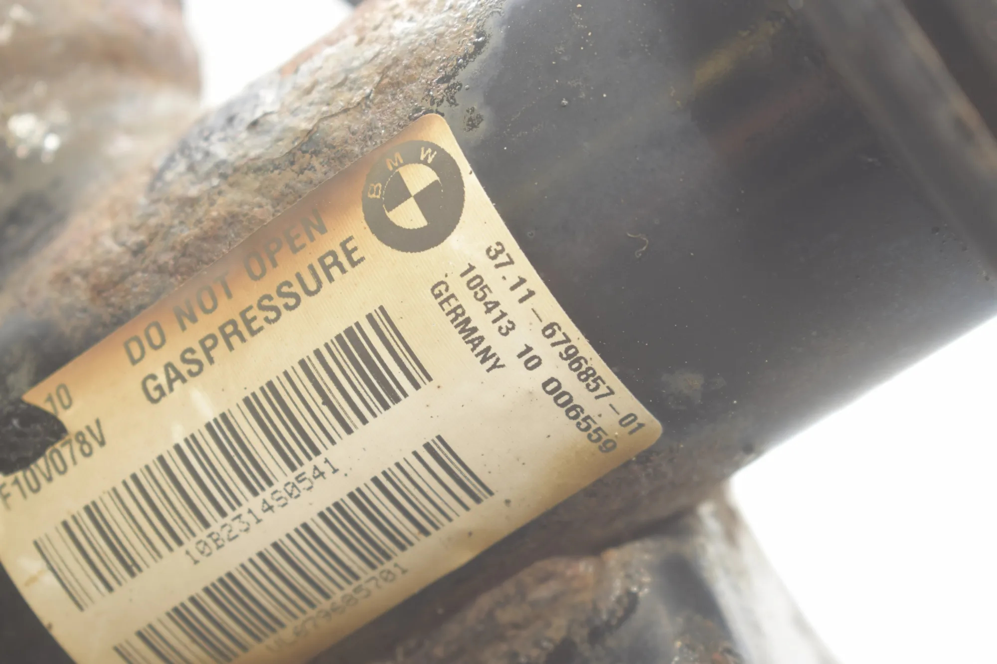 Front Left Shock Absorber – OEM 6796857 · BMW 5 (F10) 530 d xDrive 2011 – 5