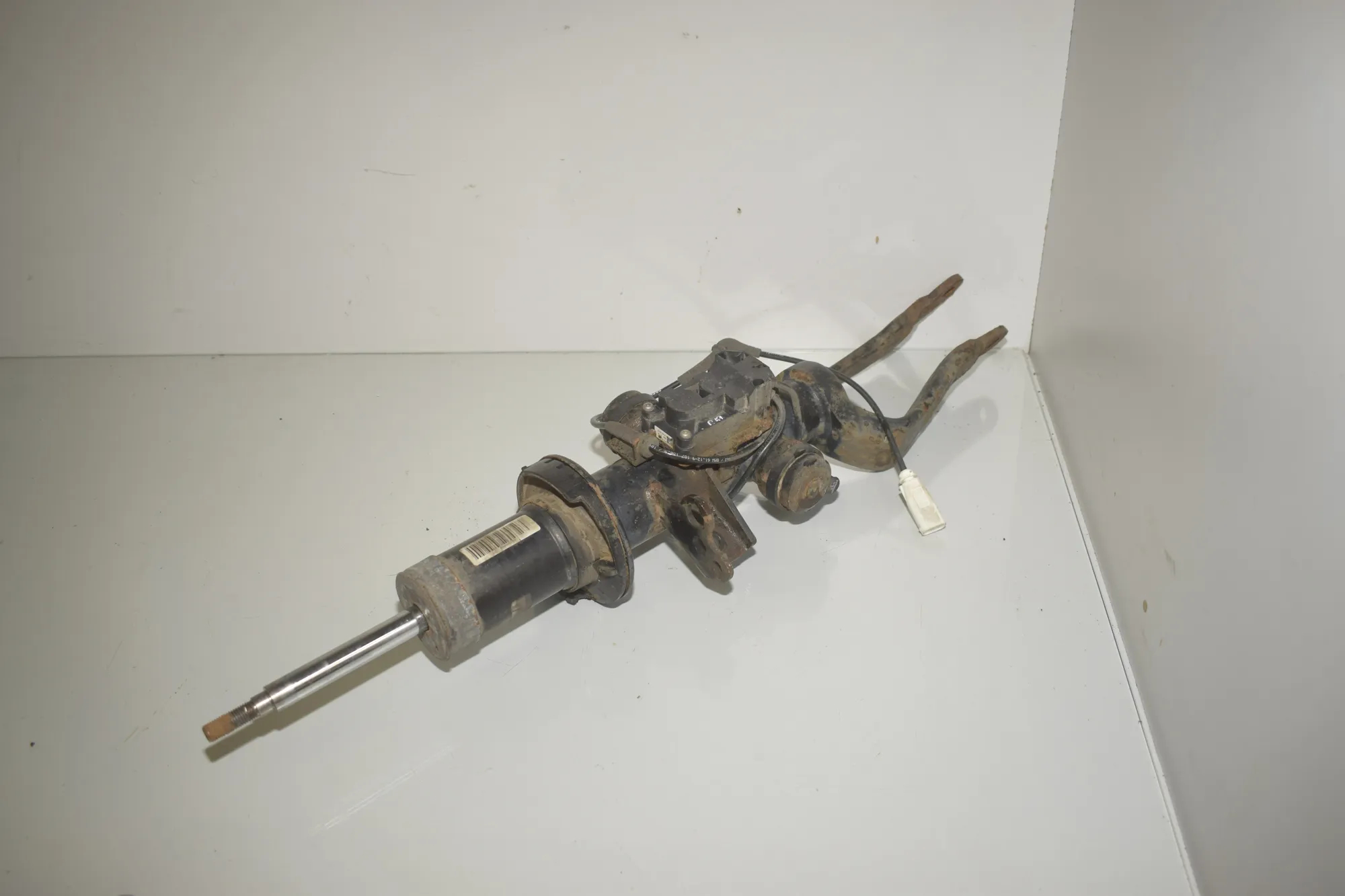 Front Left Shock Absorber – OEM 6796857 · BMW 5 (F10) 530 d xDrive 2011 – 2