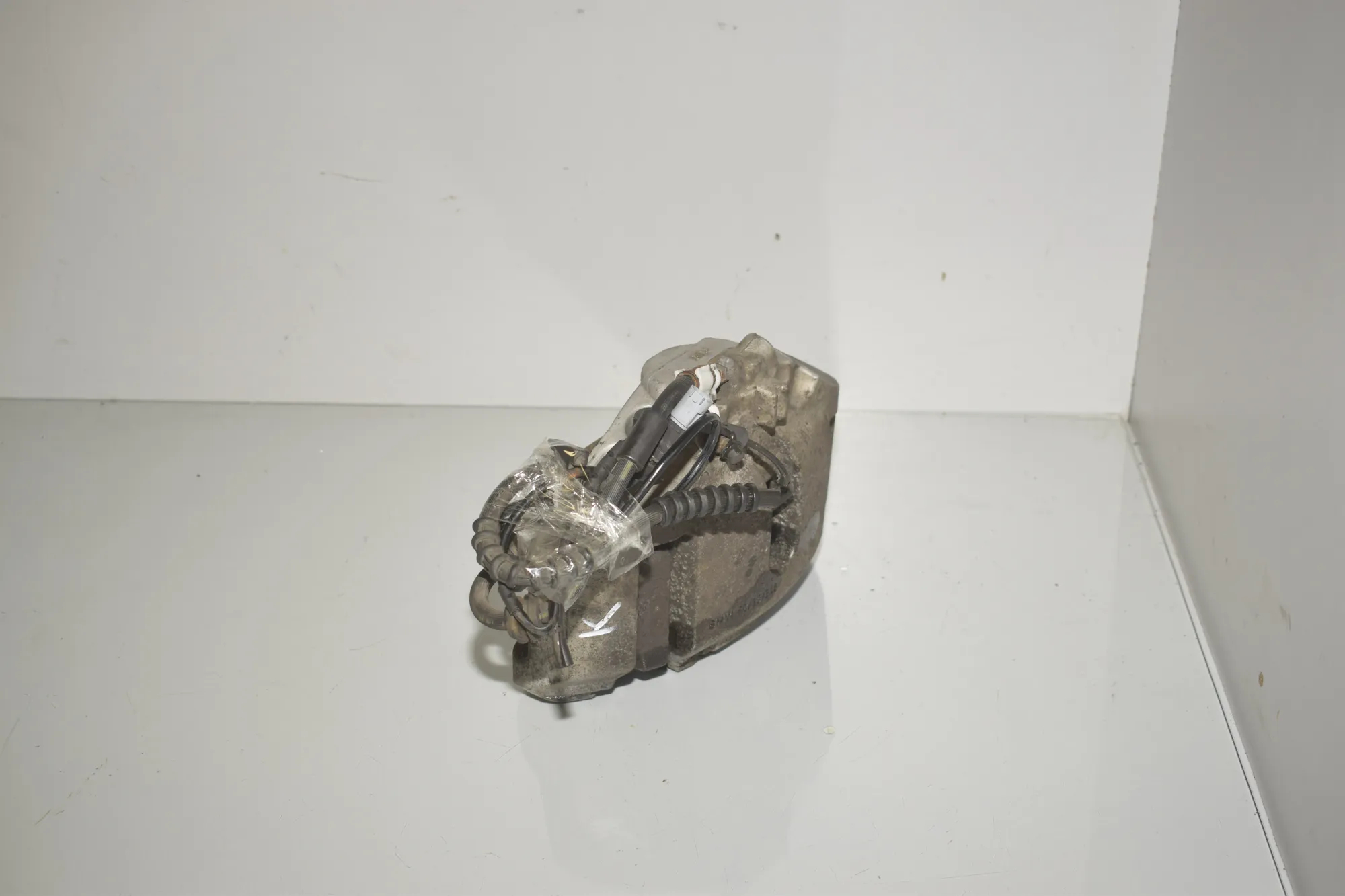 Front Left Brake Caliper – OEM 6786817 · BMW 5 (F10) 530 d xDrive 2011 – 2