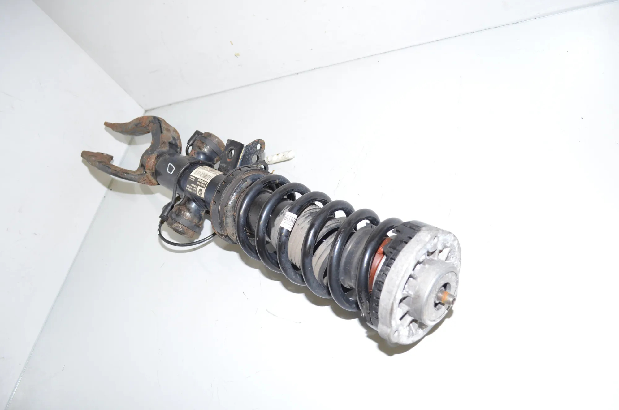 Front Right Shock Absorber – OEM 37116796858 · BMW 5 (F10) 530 d xDrive 2011 – 2