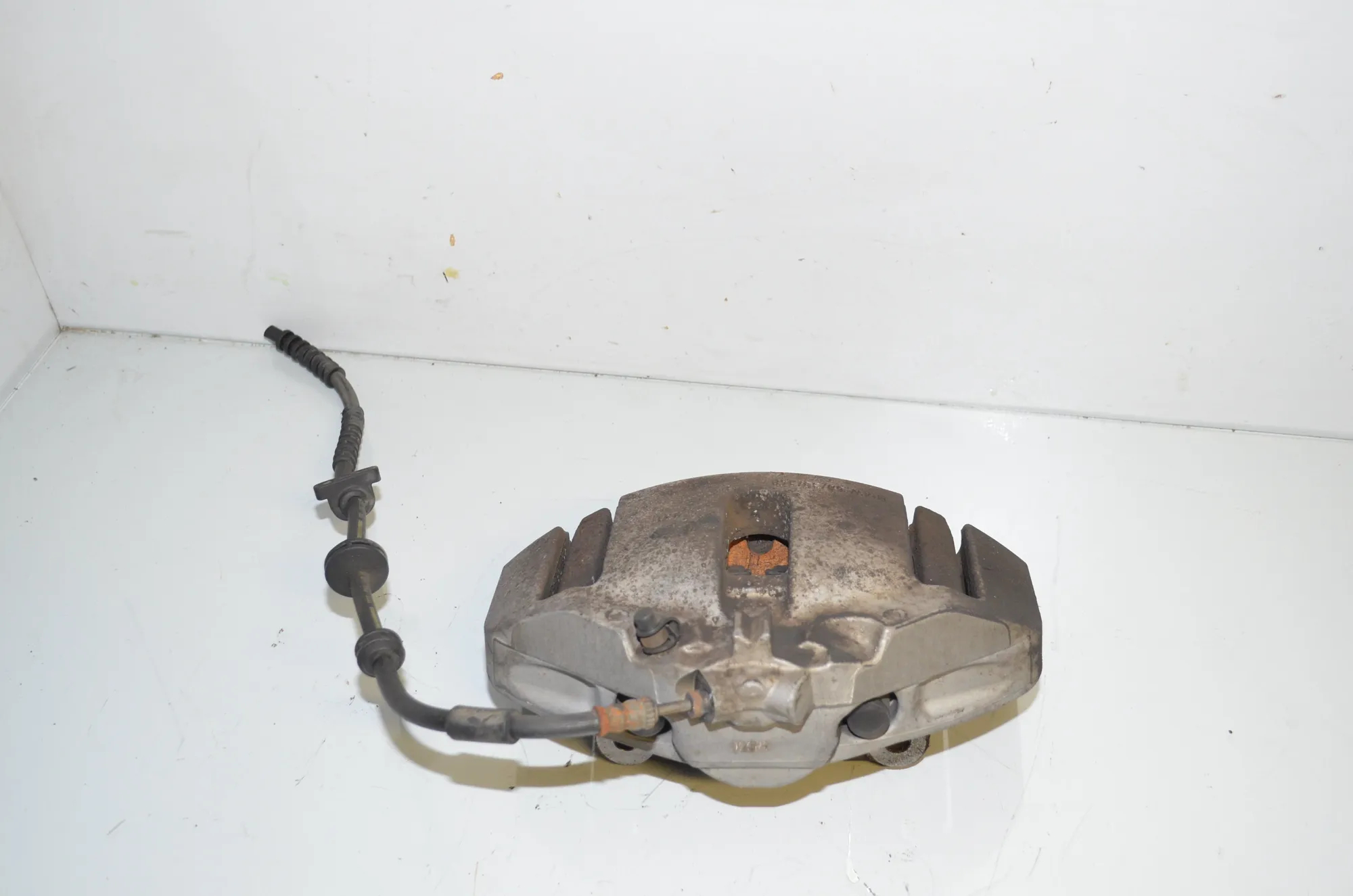Front Right Brake Caliper – OEM 6792690 · BMW 5 (F10) 530 d xDrive 2011 – 2