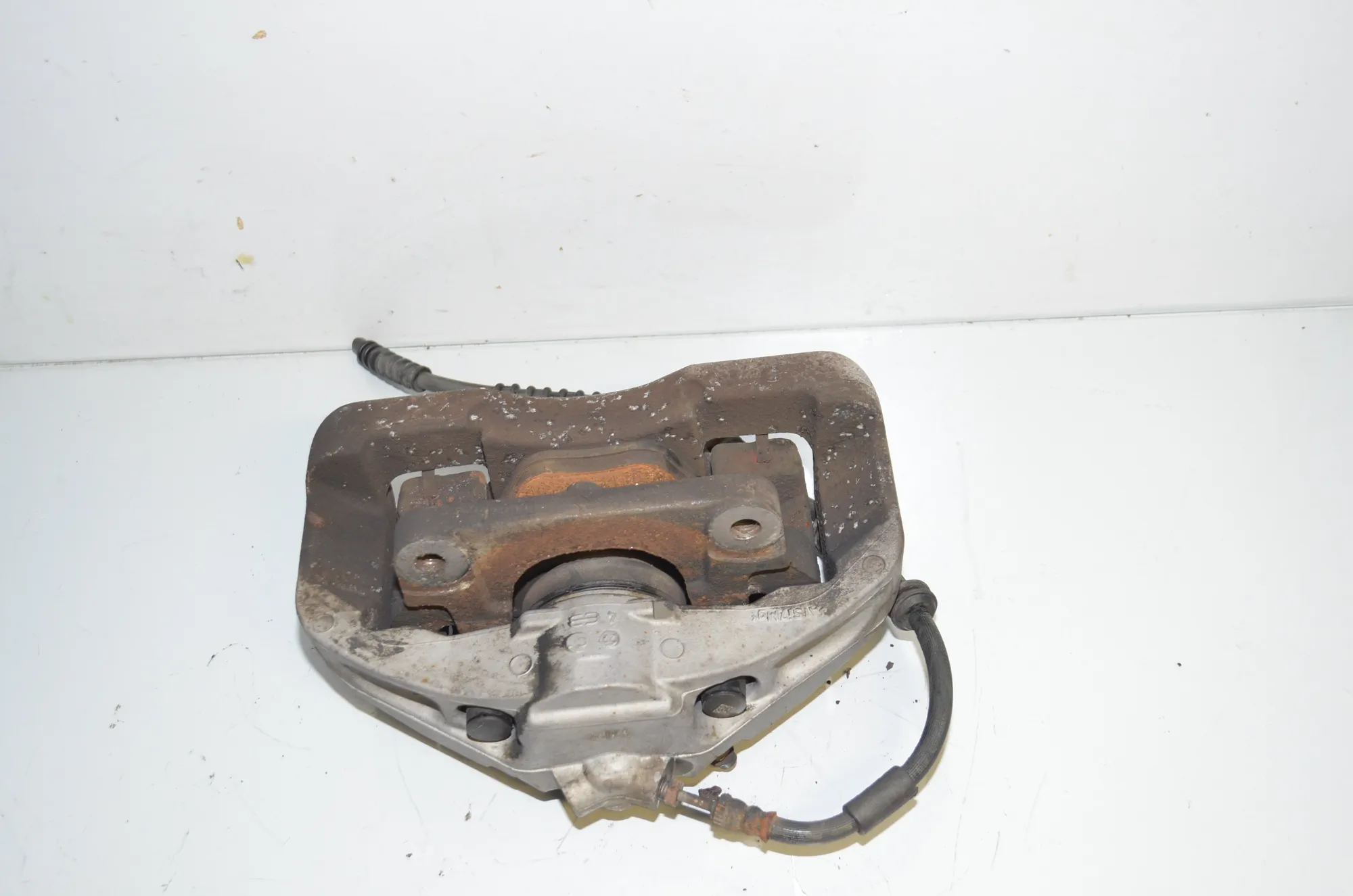 Front Right Brake Caliper – OEM 6792690 · BMW 5 (F10) 530 d xDrive 2011 – 4