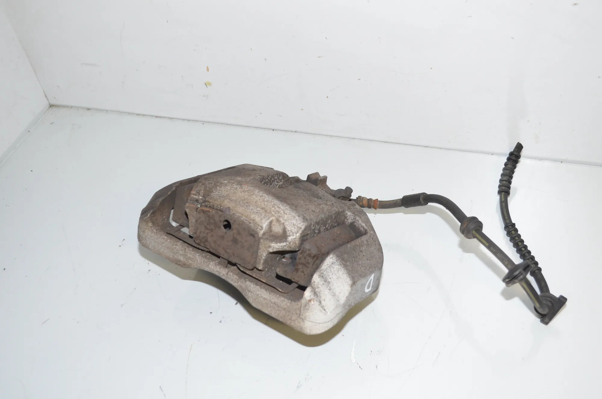 Front Right Brake Caliper – OEM 6792690 · BMW 5 (F10) 530 d xDrive 2011
