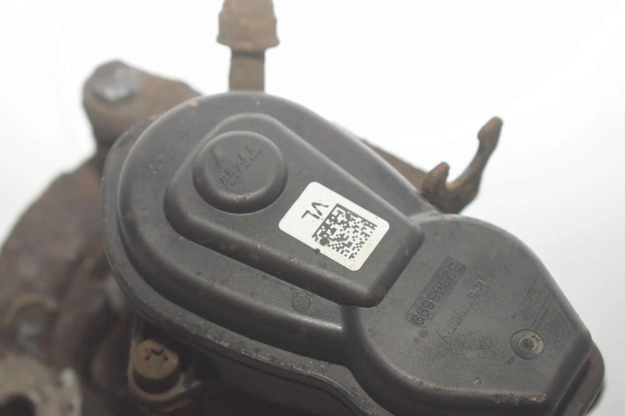 Rear Left Brake Caliper – OEM 6793047 · BMW 5 (F10) 530 d xDrive 2011 – 5