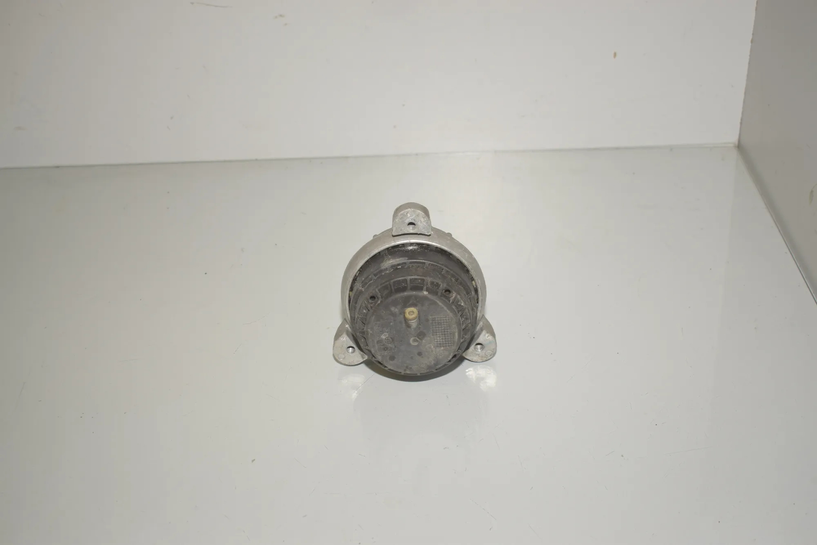 Right Side Engine Mount – OEM 6775918 · BMW 5 Touring (F11) 523 i 2011 – 3
