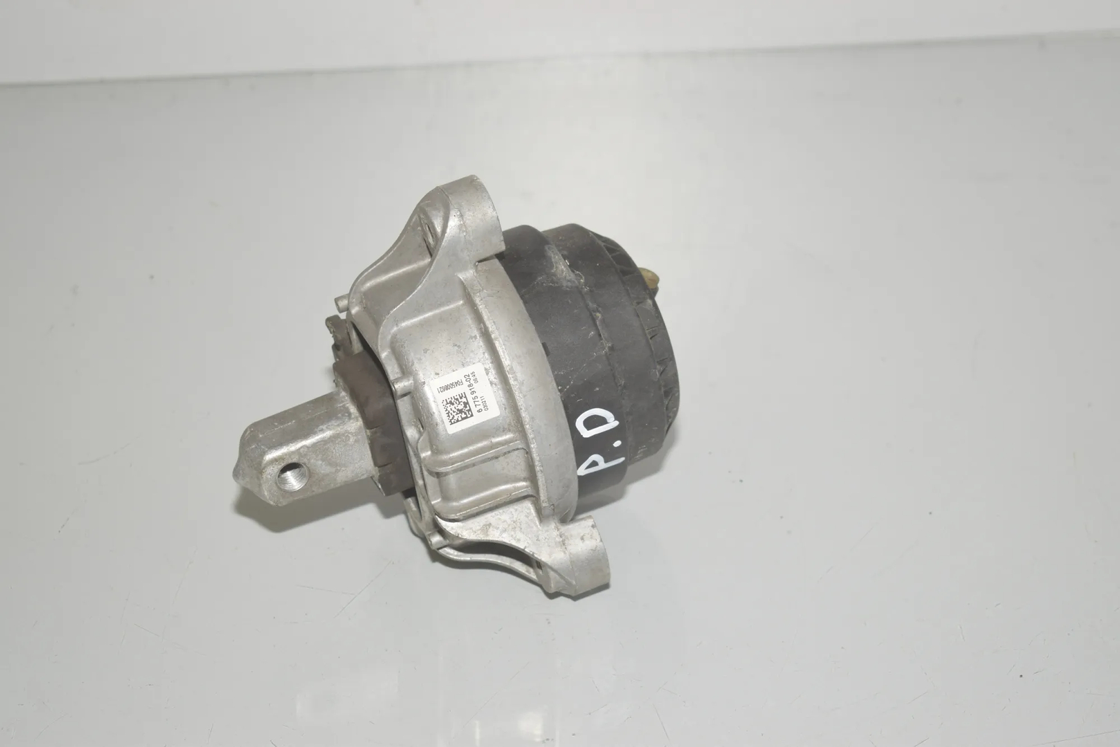 Right Side Engine Mount – OEM 6775918 · BMW 5 Touring (F11) 523 i 2011 – 2