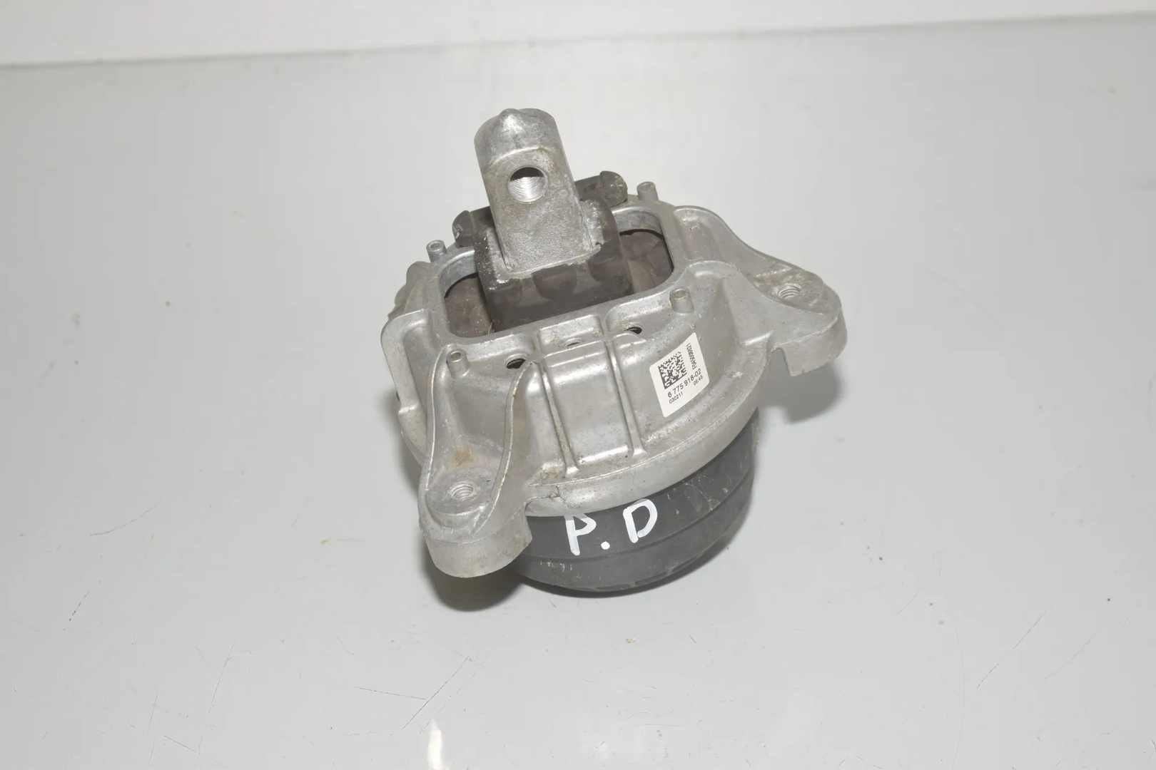 Right Side Engine Mount – OEM 6775918 · BMW 5 Touring (F11) 523 i 2011