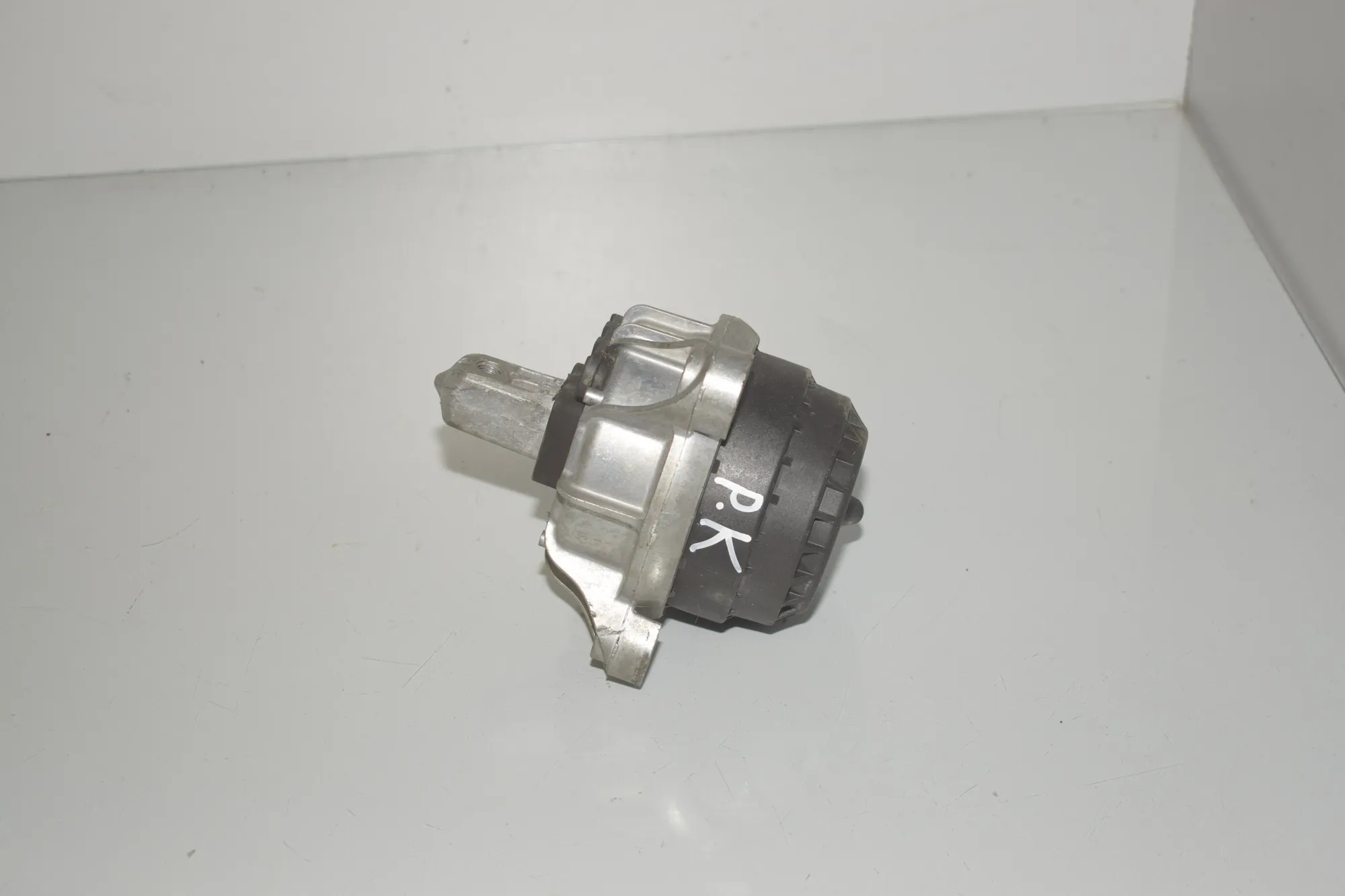 Left Side Engine Mount – OEM 6775917 · BMW 5 Touring (F11) 523 i 2011 – 3