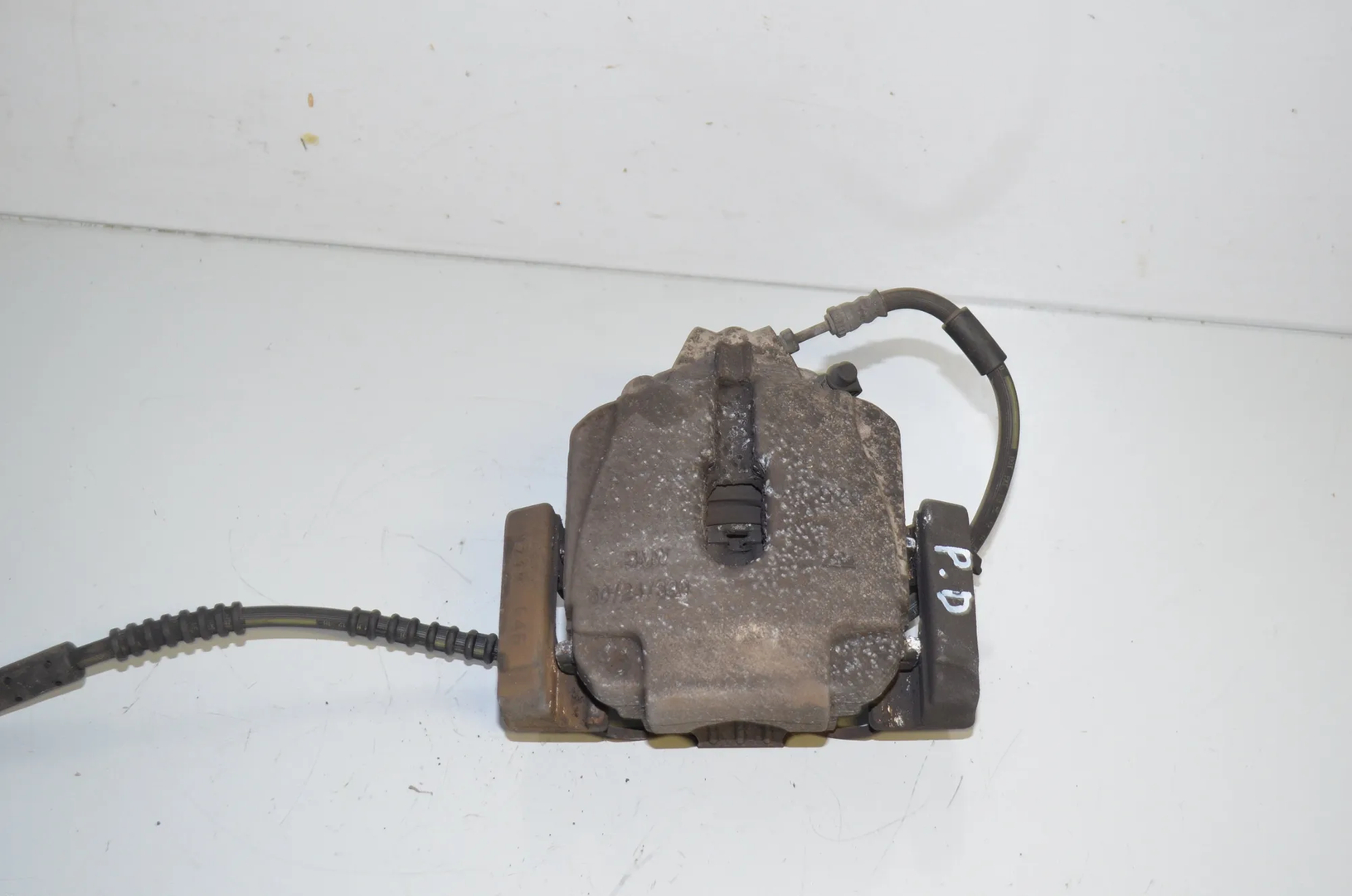 Front Right Brake Caliper – OEM 6791920 · BMW 5 Touring (F11) 523 i 2011