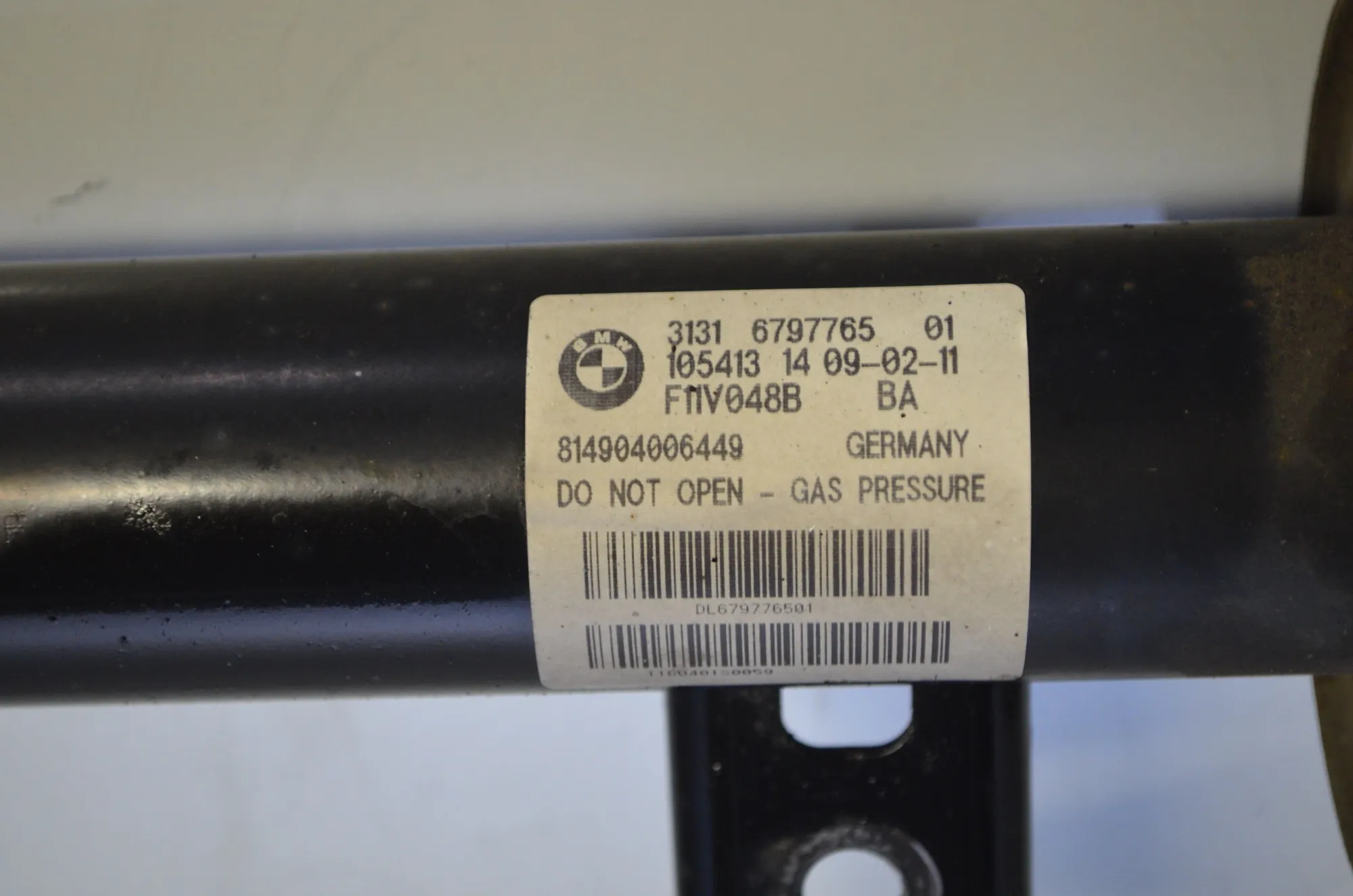 Front Left Shock Absorber – OEM 31316797765 · BMW 5 Touring (F11) 523 i 2011 – 5