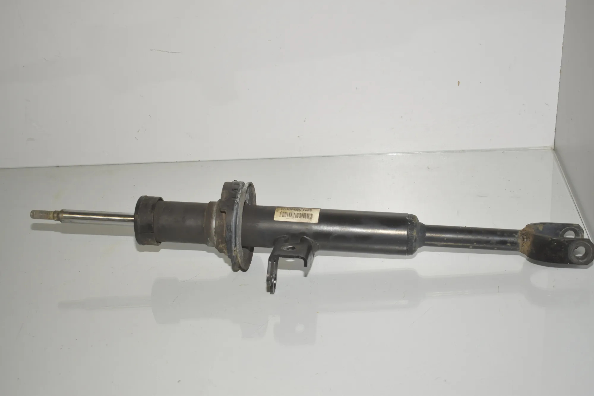 Front Right Shock Absorber – OEM 6797768 · BMW 5 Touring (F11) 530 d 2011