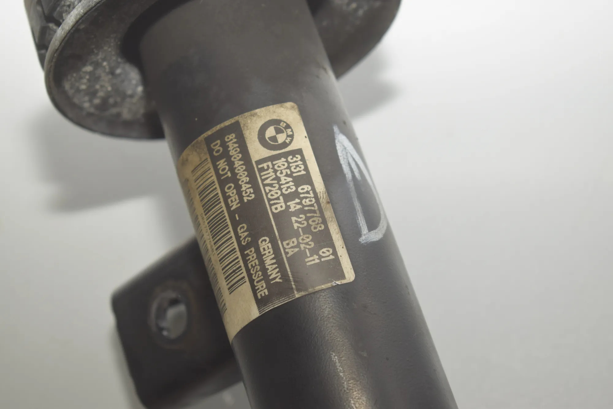 Front Right Shock Absorber – OEM 6797768 · BMW 5 Touring (F11) 530 d 2011 – 4