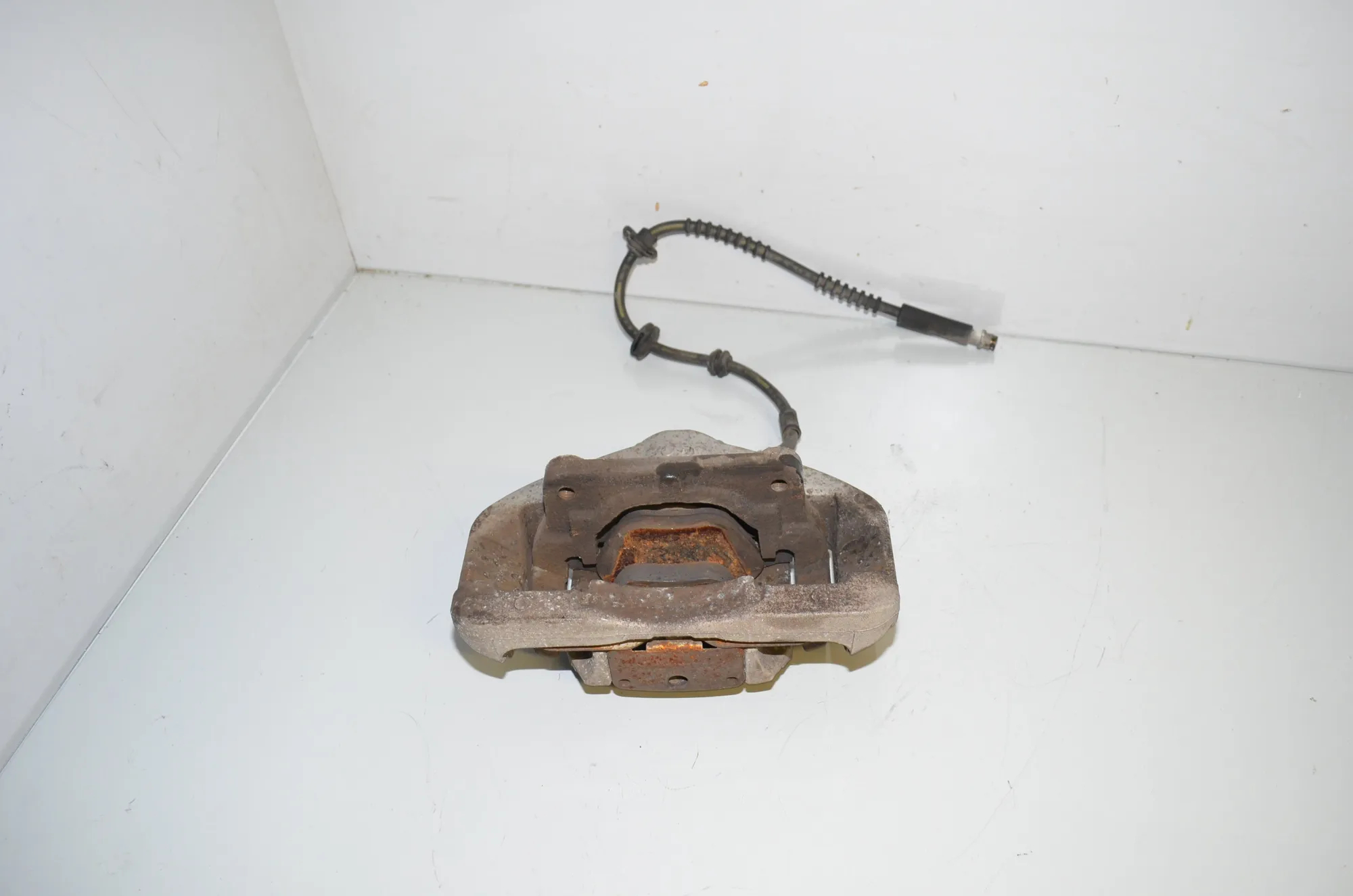 Front Left Brake Caliper – OEM 6792689 · BMW 5 Touring (F11) 530 d 2011 – 4