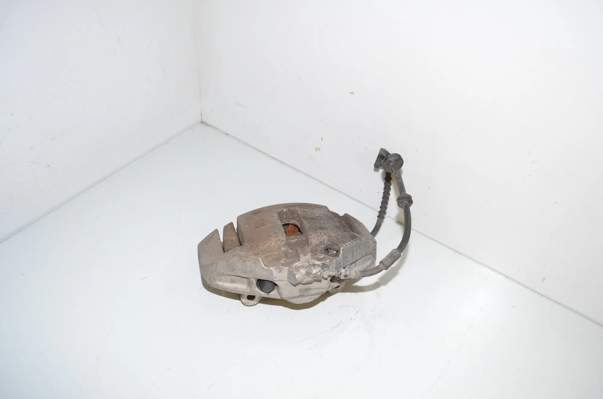 Front Left Brake Caliper – OEM 6792689 · BMW 5 Touring (F11) 530 d 2011 – 2