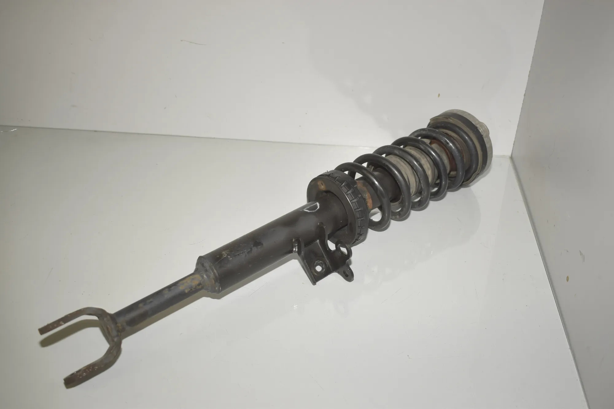 Front Right Shock Absorber – OEM 6777204 · BMW 5 (F10) 530 d 2012 – 2