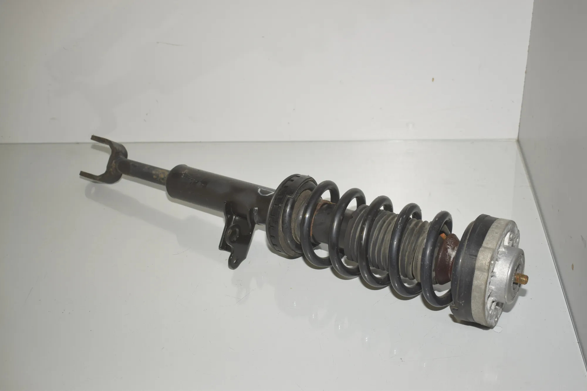 Front Right Shock Absorber – OEM 6777204 · BMW 5 (F10) 530 d 2012 – 3