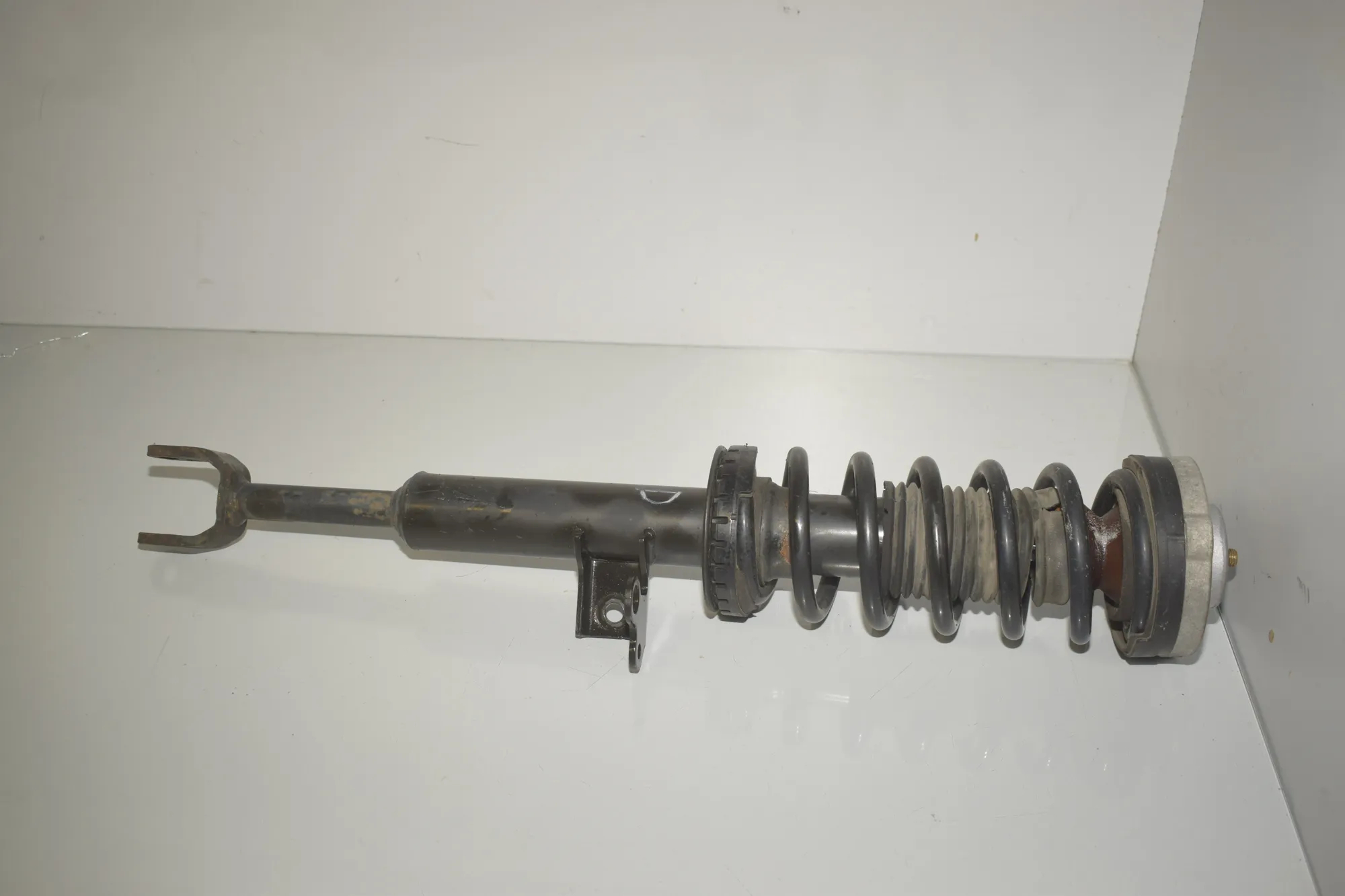 Front Right Shock Absorber – OEM 6777204 · BMW 5 (F10) 530 d 2012
