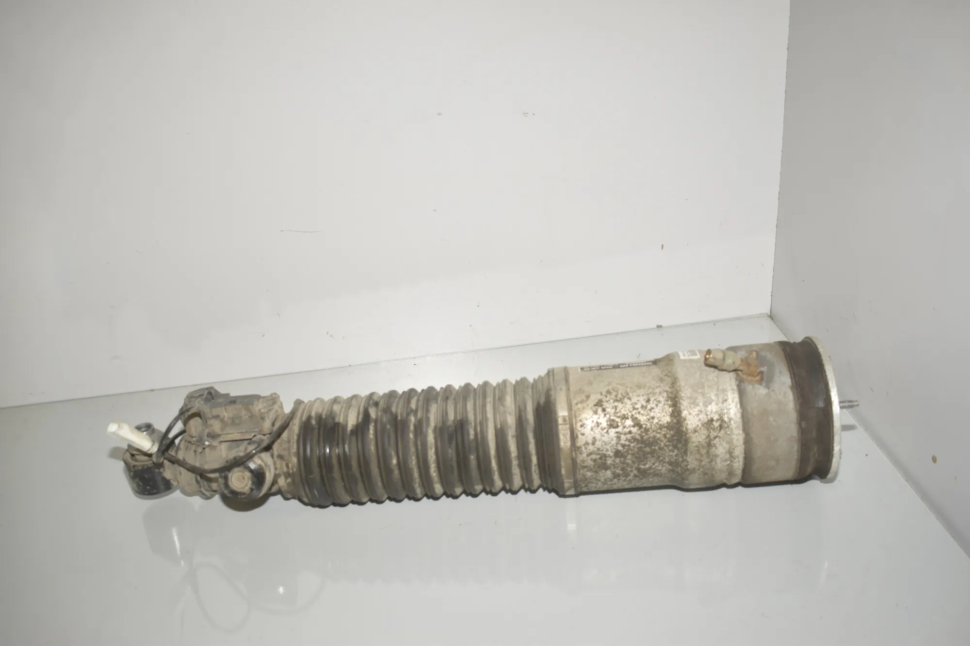 Rear Right Shock Absorber – OEM 6858814 · BMW 7 (F01, F02) BMW 7 (F01, F02) 730 d 2013 – 5