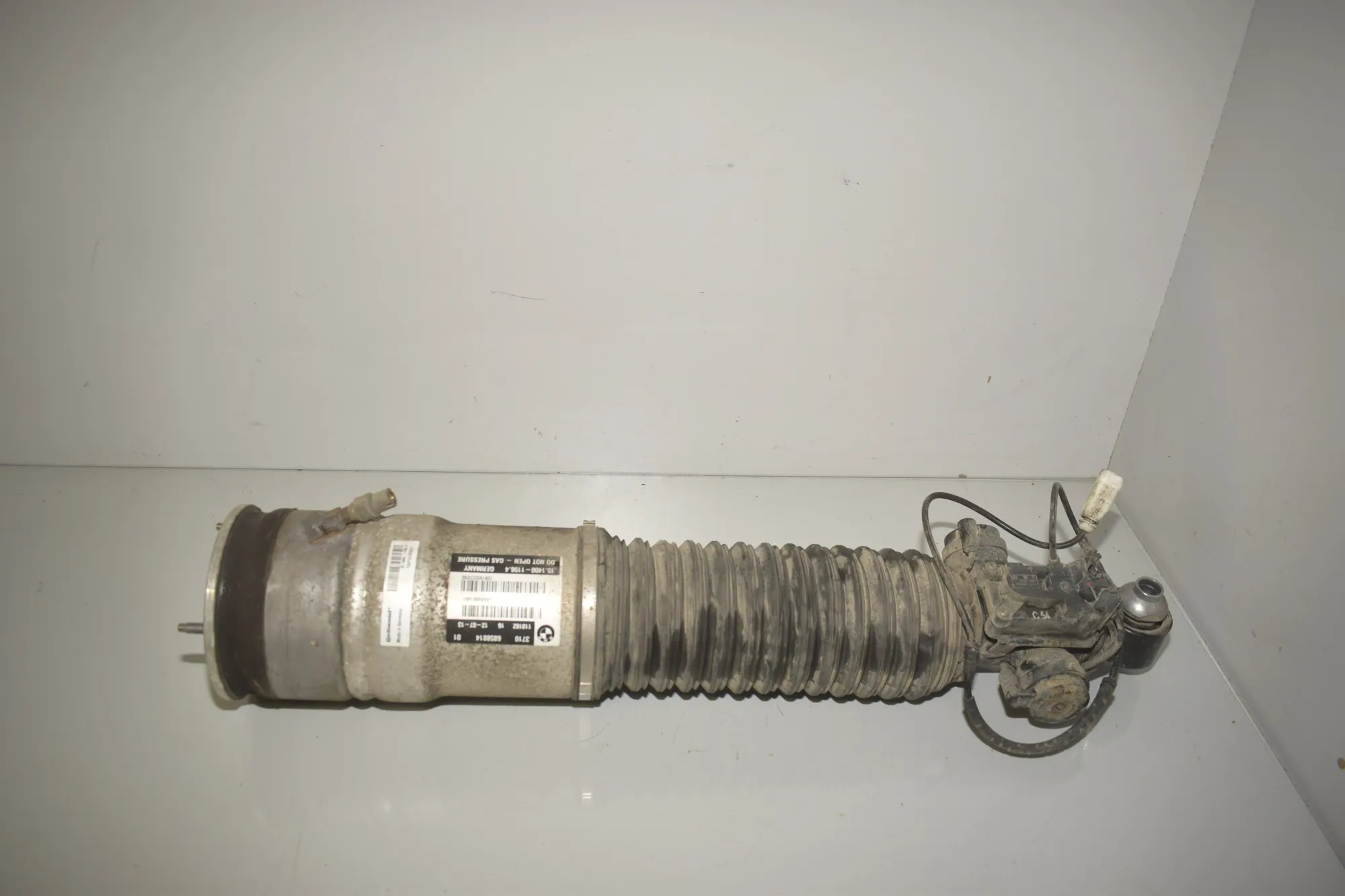 Rear Right Shock Absorber – OEM 6858814 · BMW 7 (F01, F02) BMW 7 (F01, F02) 730 d 2013 – 3