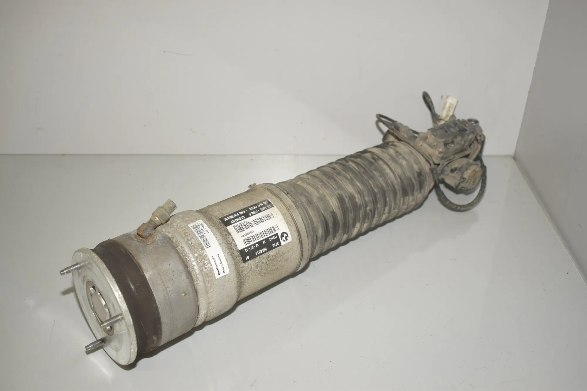 Rear Right Shock Absorber – OEM 6858814 · BMW 7 (F01, F02) BMW 7 (F01, F02) 730 d 2013 – 4