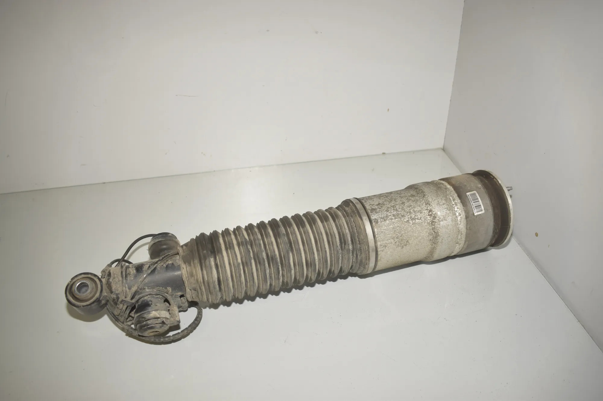 Rear Right Shock Absorber – OEM 6858814 · BMW 7 (F01, F02) BMW 7 (F01, F02) 730 d 2013 – 7