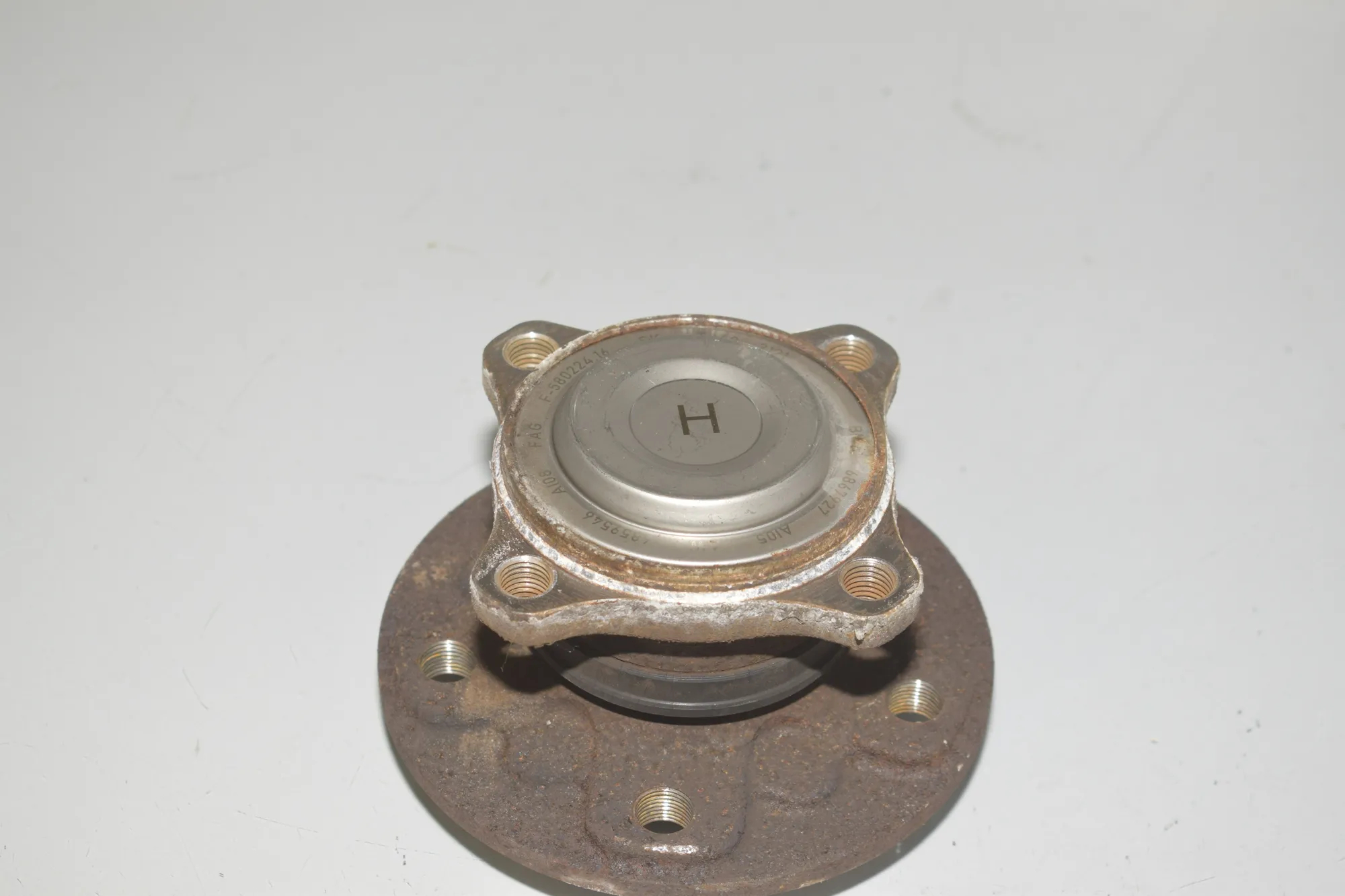 Front Right Wheel Bearing – OEM 6859546 · BMW i3 (I01) Electric 2019 – 3