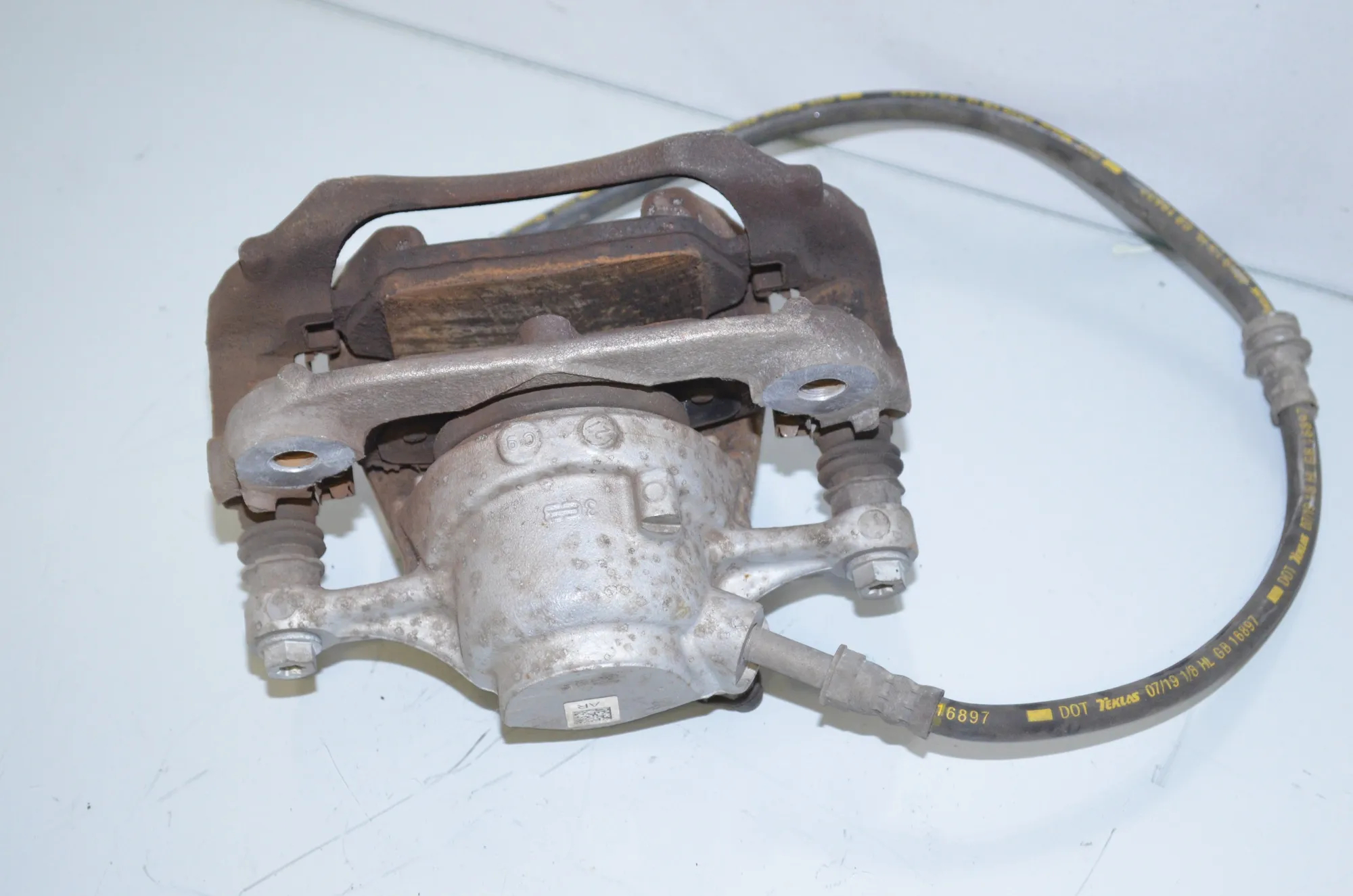 Front Right Brake Caliper – OEM 6860270 · BMW i3 (I01) Electric 2019 – 4