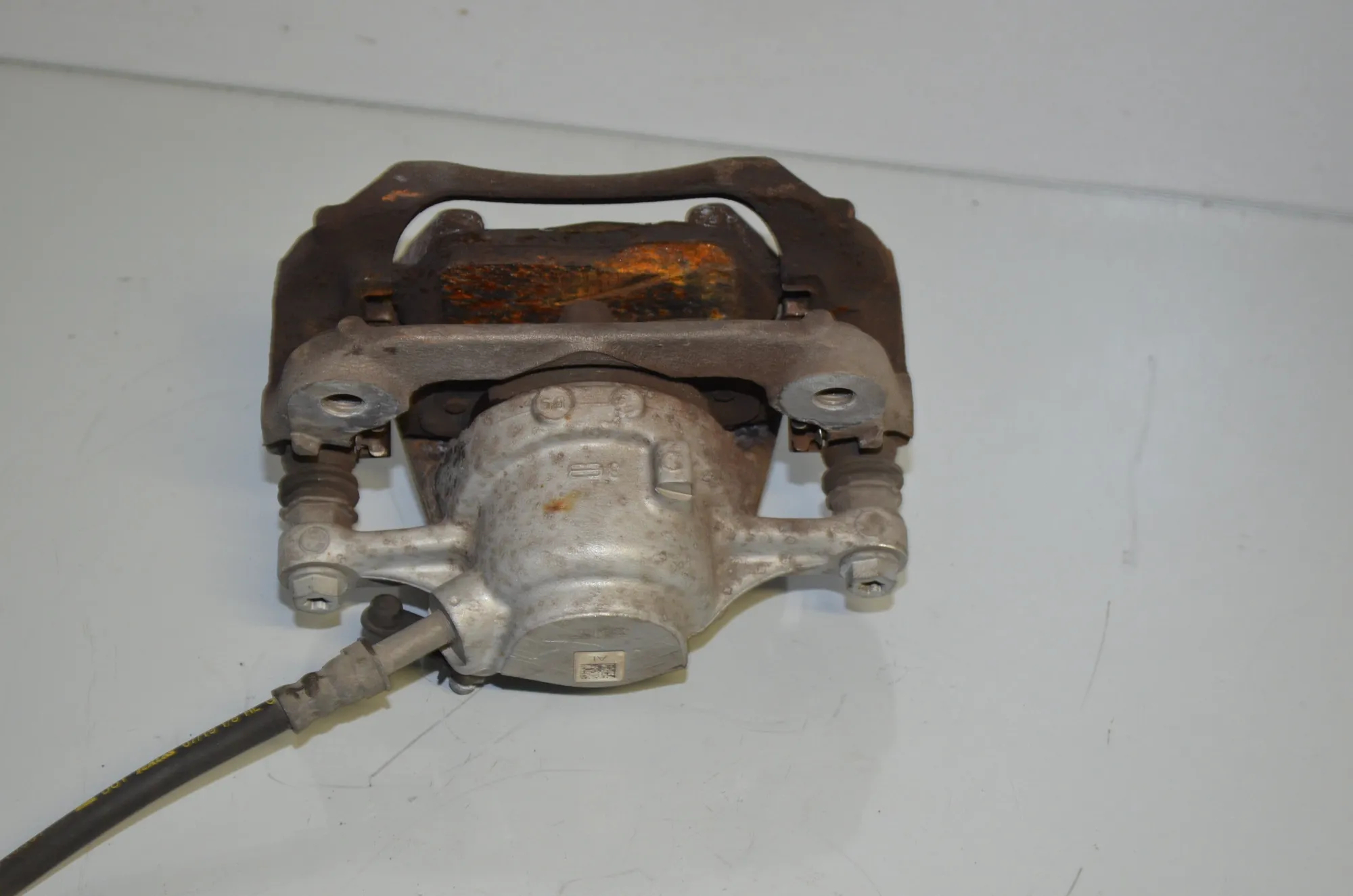 Front Left Brake Caliper – OEM 6860269 · BMW i3 (I01) Electric 2019 – 4