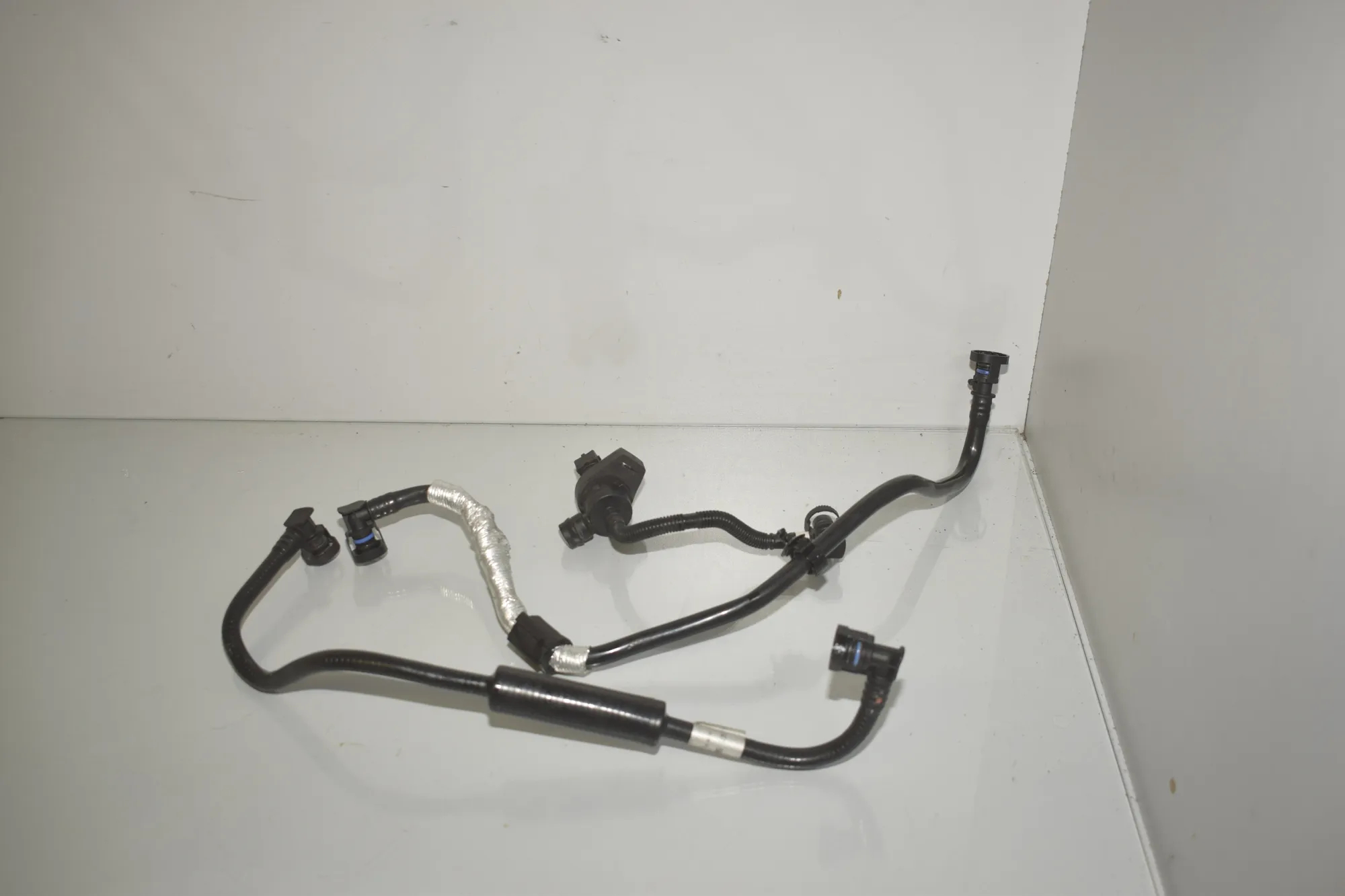 Vacuum Tube – OEM 7572237 · BMW 5 Touring (F11) 523 i 2011 – 3