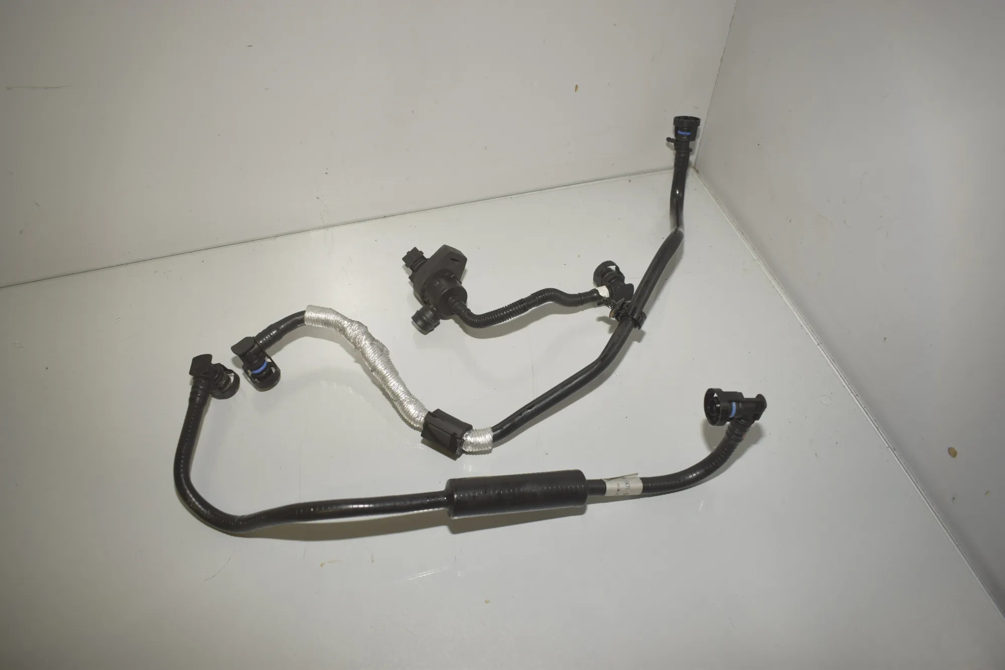 Vacuum Tube – OEM 7572237 · BMW 5 Touring (F11) 523 i 2011 – 2