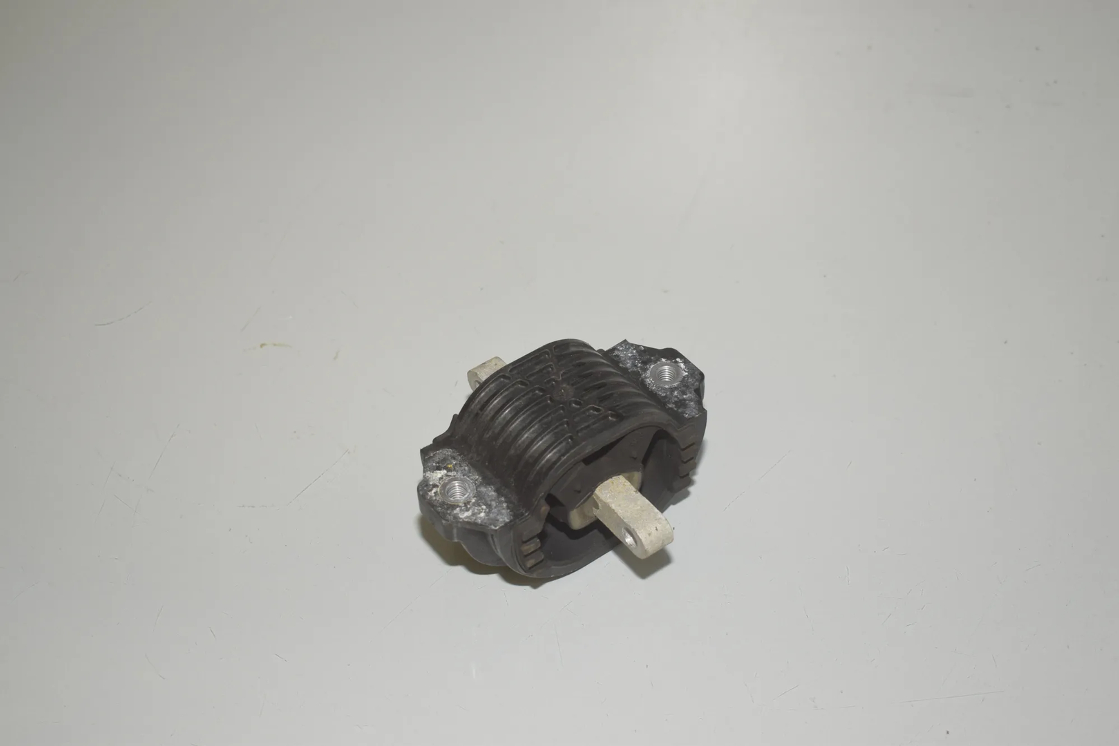 Gearbox Mount – OEM 6775916 · BMW 5 Touring (F11) 523 i 2011 – 4