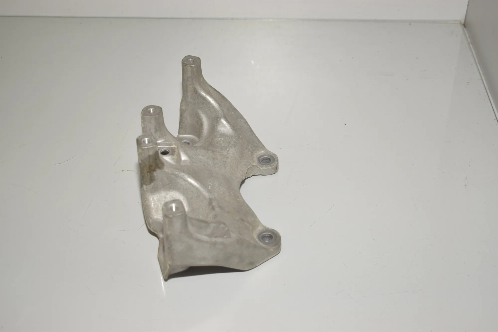 Gearbox Mount Bracket – OEM 6777611 · BMW 5 Touring (F11) 523 i 2011 – 2