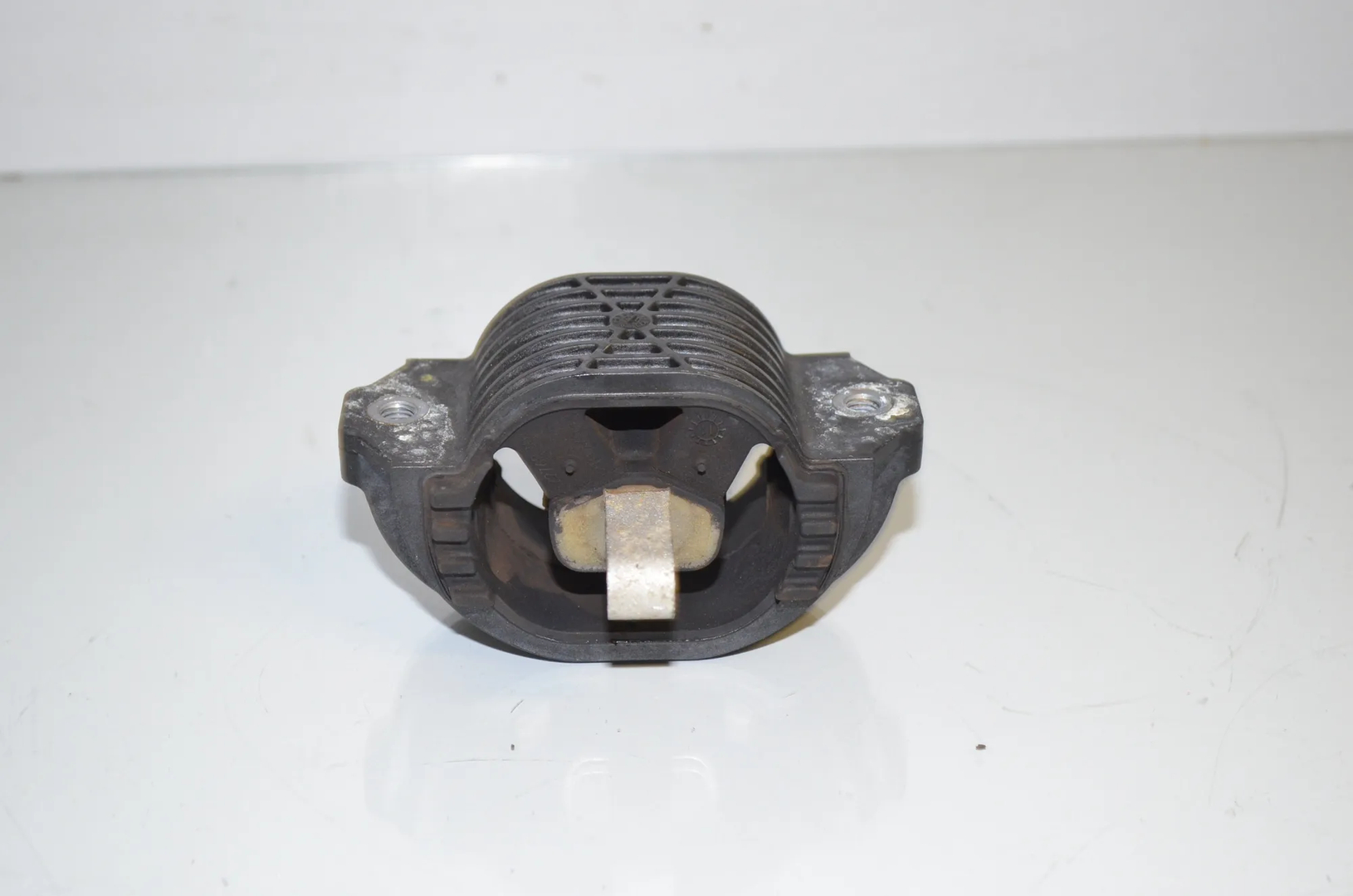 Gearbox Mount – OEM 6775916 · BMW 5 Touring (F11) 523 i 2011