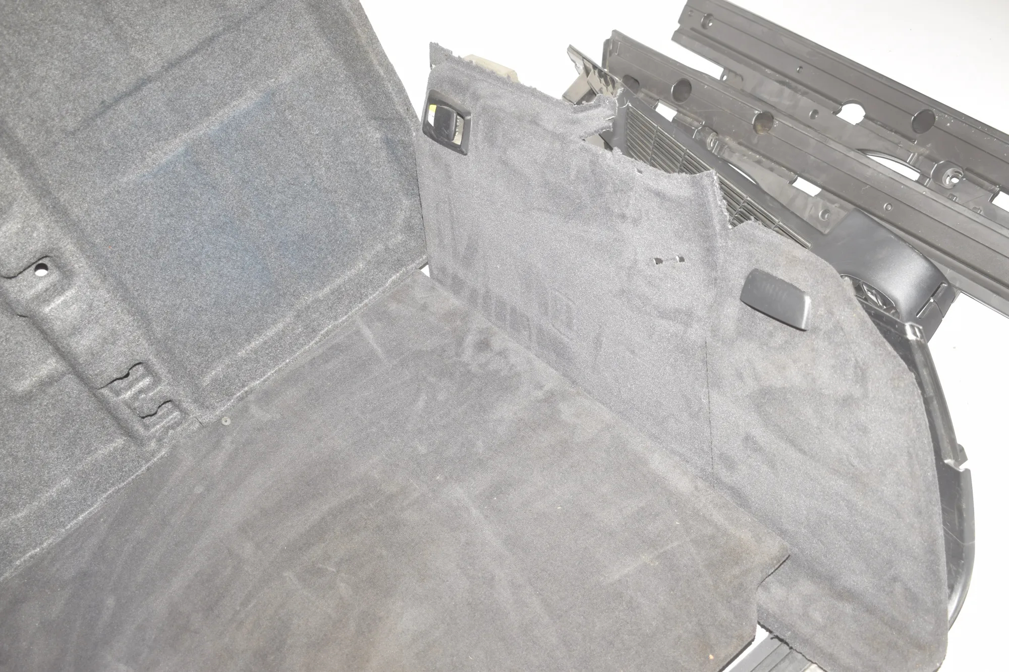 Trunk Trim Kit – OEM 9168506 · BMW 5 Touring (F11) 523 i 2011 – 5