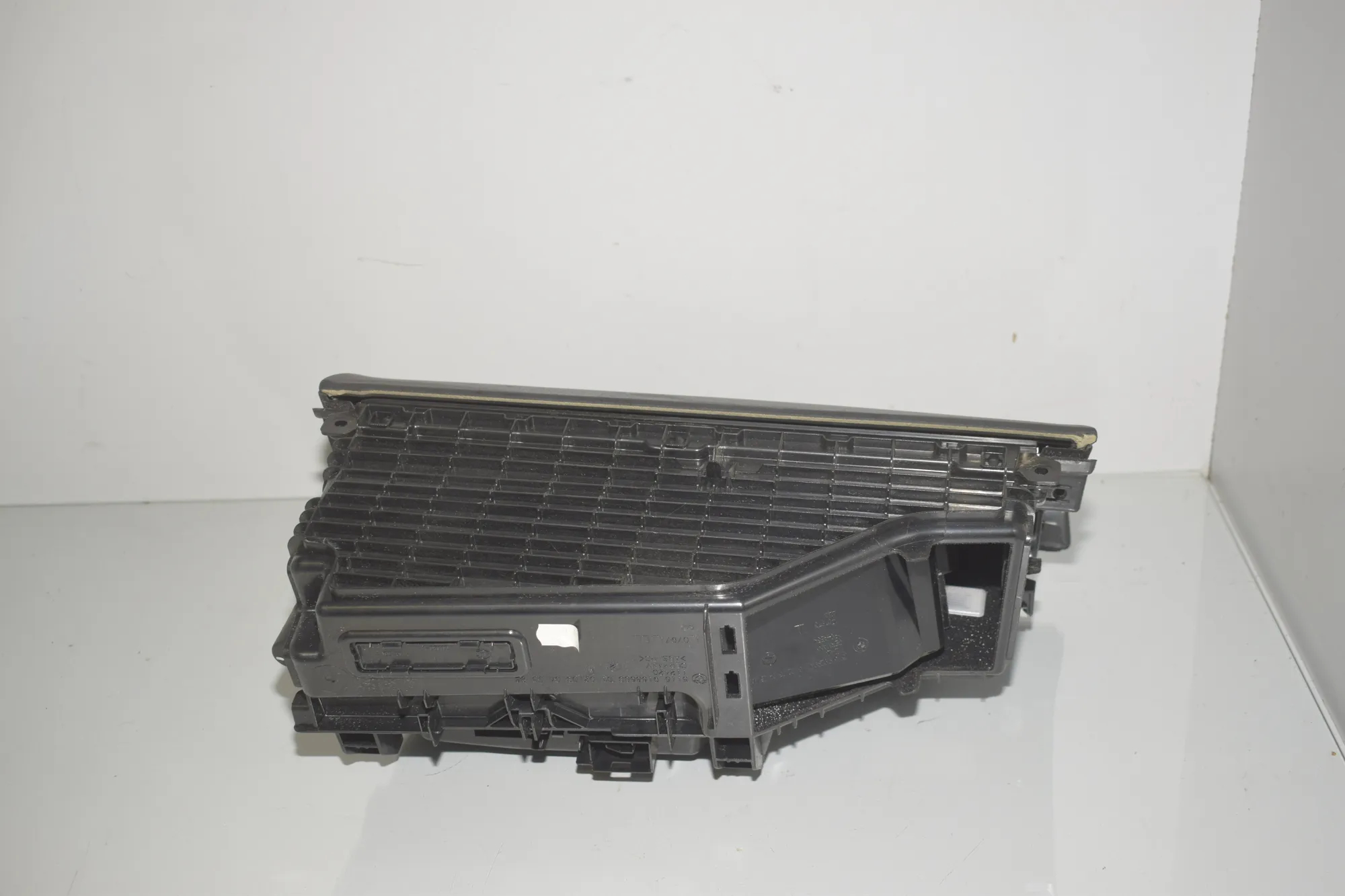 Glove Compartment – OEM 9173907 · BMW 5 Touring (F11) 523 i 2011 – 3