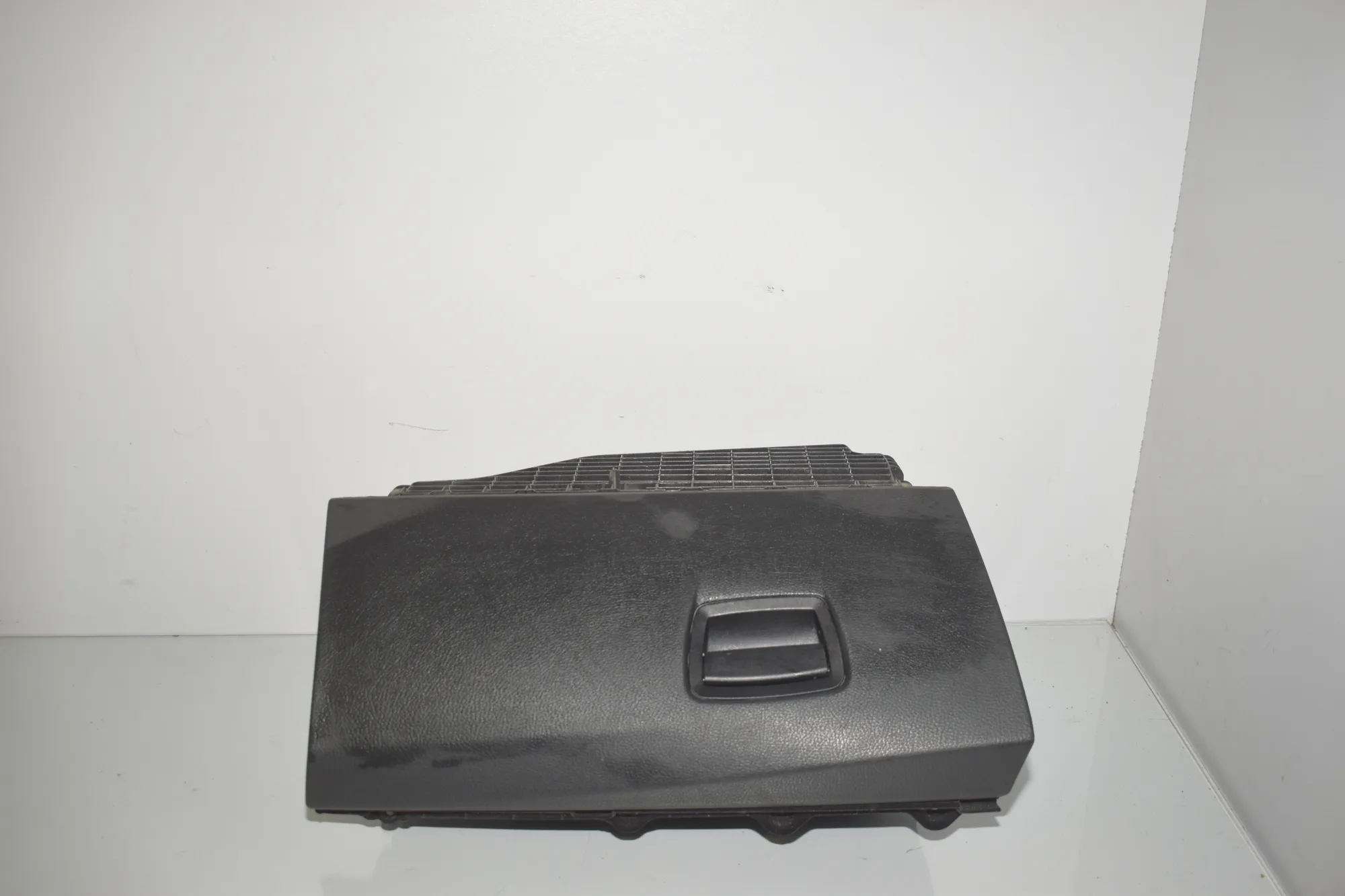 Glove Compartment – OEM 9173907 · BMW 5 Touring (F11) 523 i 2011