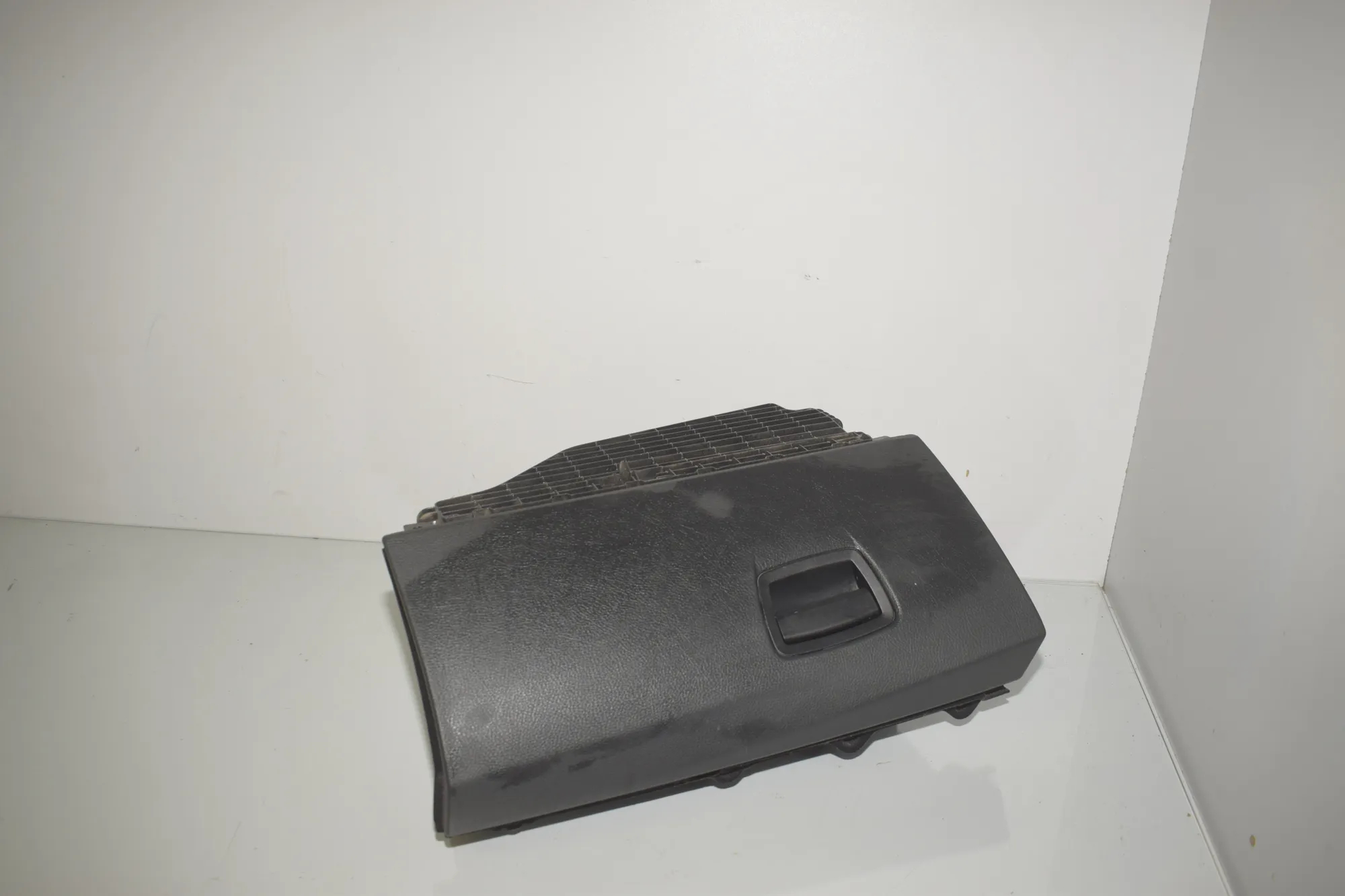 Glove Compartment – OEM 9173907 · BMW 5 Touring (F11) 523 i 2011 – 2