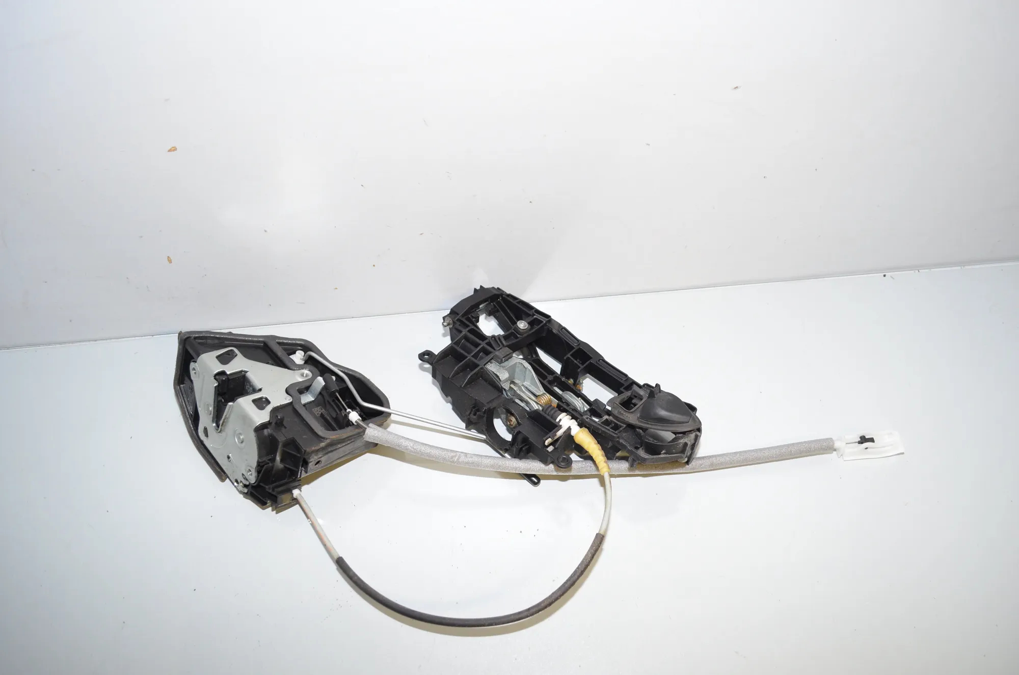 Rear Left Door Lock – OEM 51227229459 · BMW 5 Touring (F11) 530 d xDrive 2011