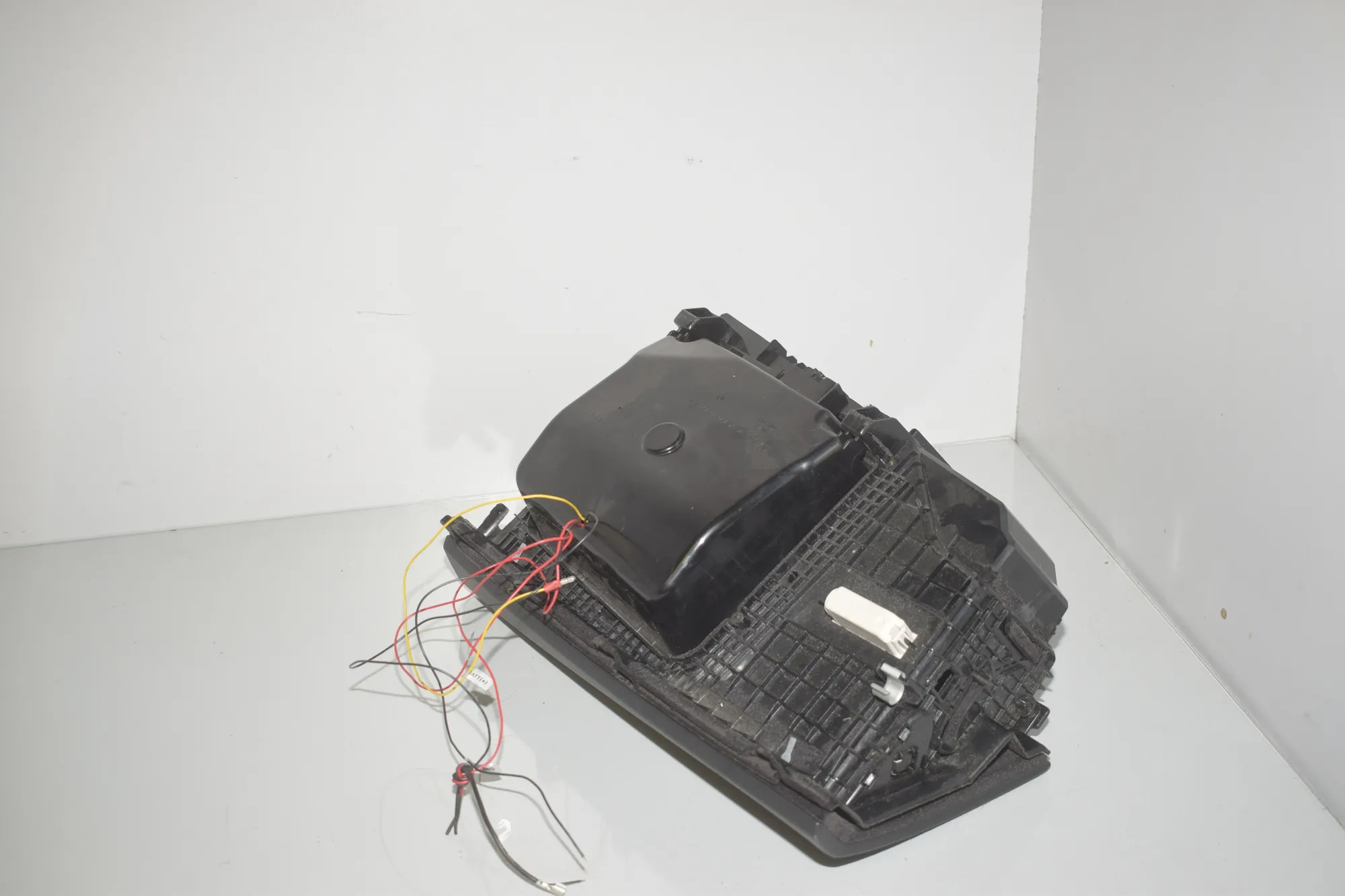 Glove Compartment – OEM 9205976 · BMW 5 Touring (F11) 530 d xDrive 2011 – 4