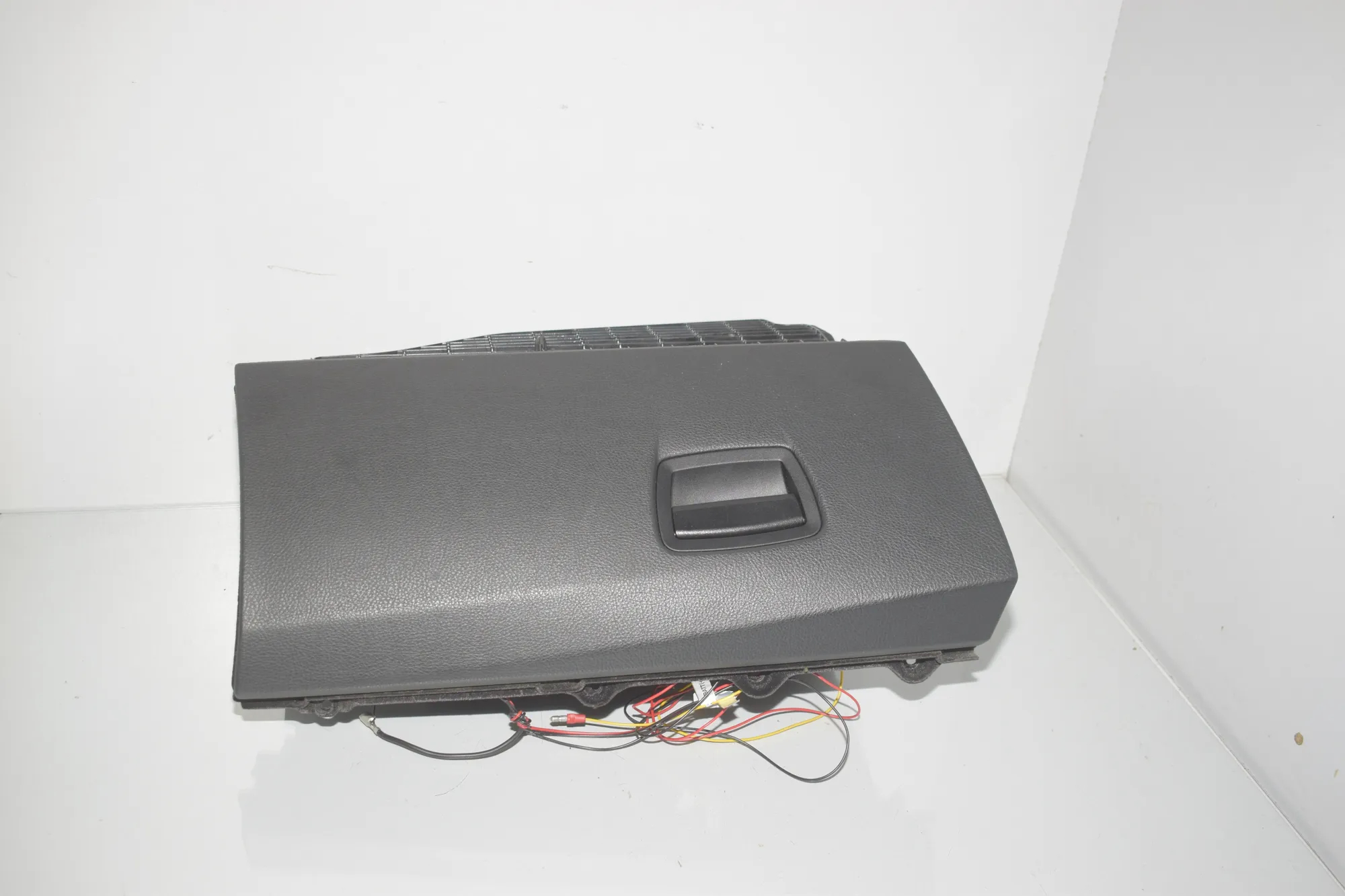 Glove Compartment – OEM 9205976 · BMW 5 Touring (F11) 530 d xDrive 2011 – 2