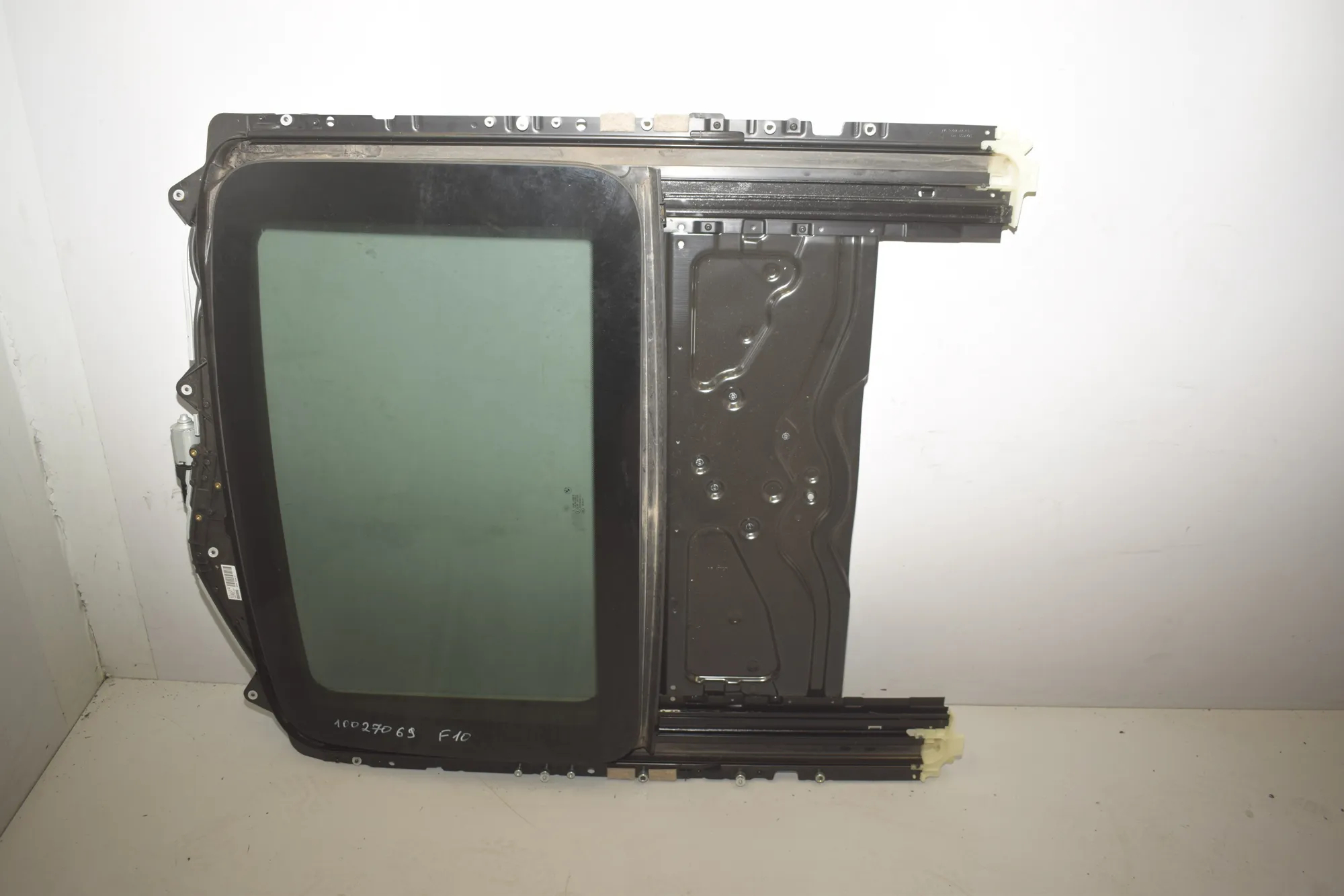 Sunroof – OEM 54107382982 · BMW 5 (F10) 530 d 2012 – 4