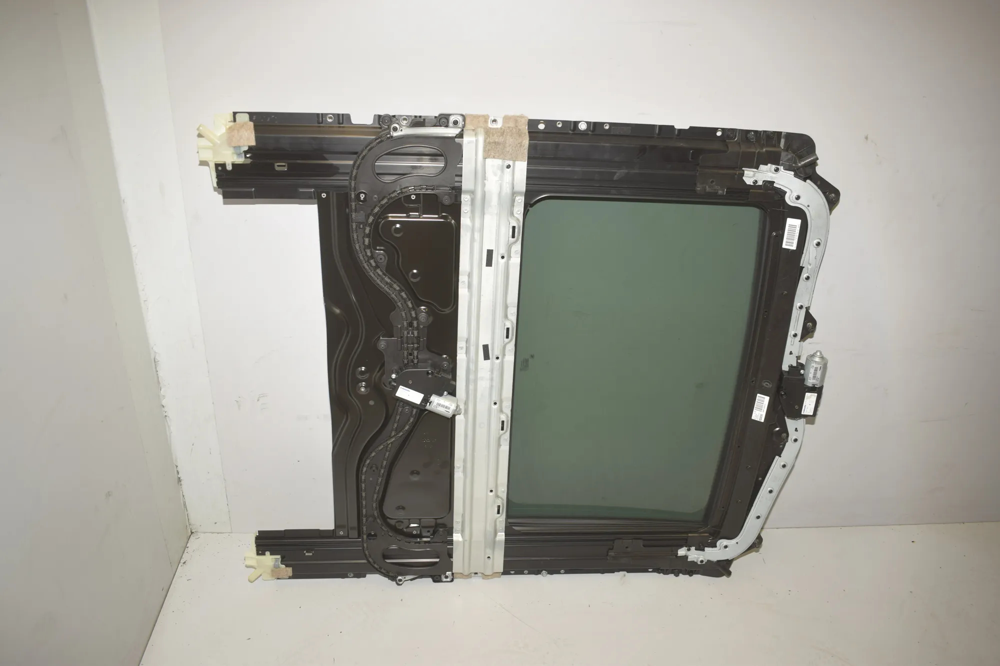 Sunroof – OEM 54107382982 · BMW 5 (F10) 530 d 2012 – 6
