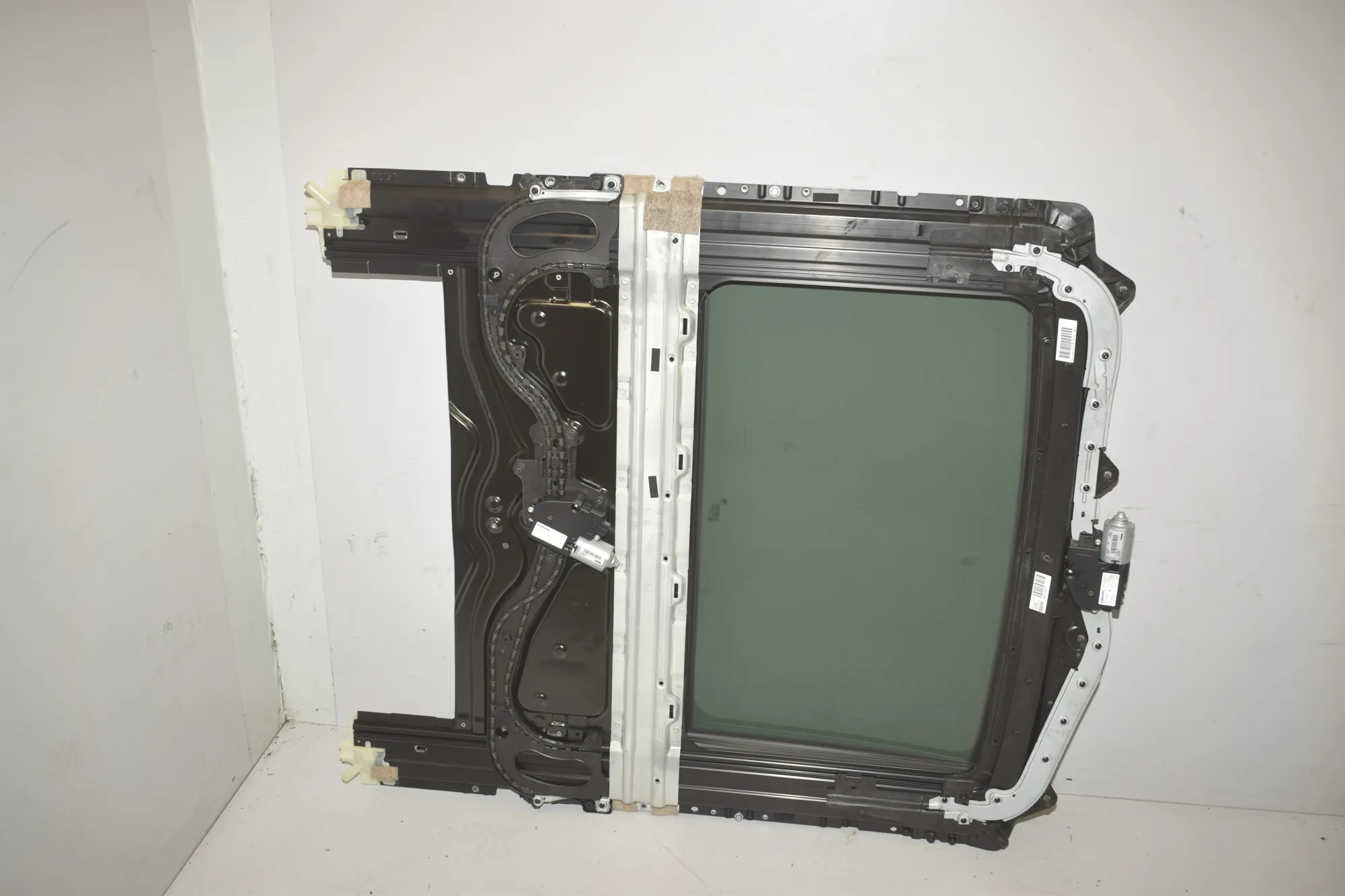 Sunroof – OEM 54107382982 · BMW 5 (F10) 530 d 2012 – 5