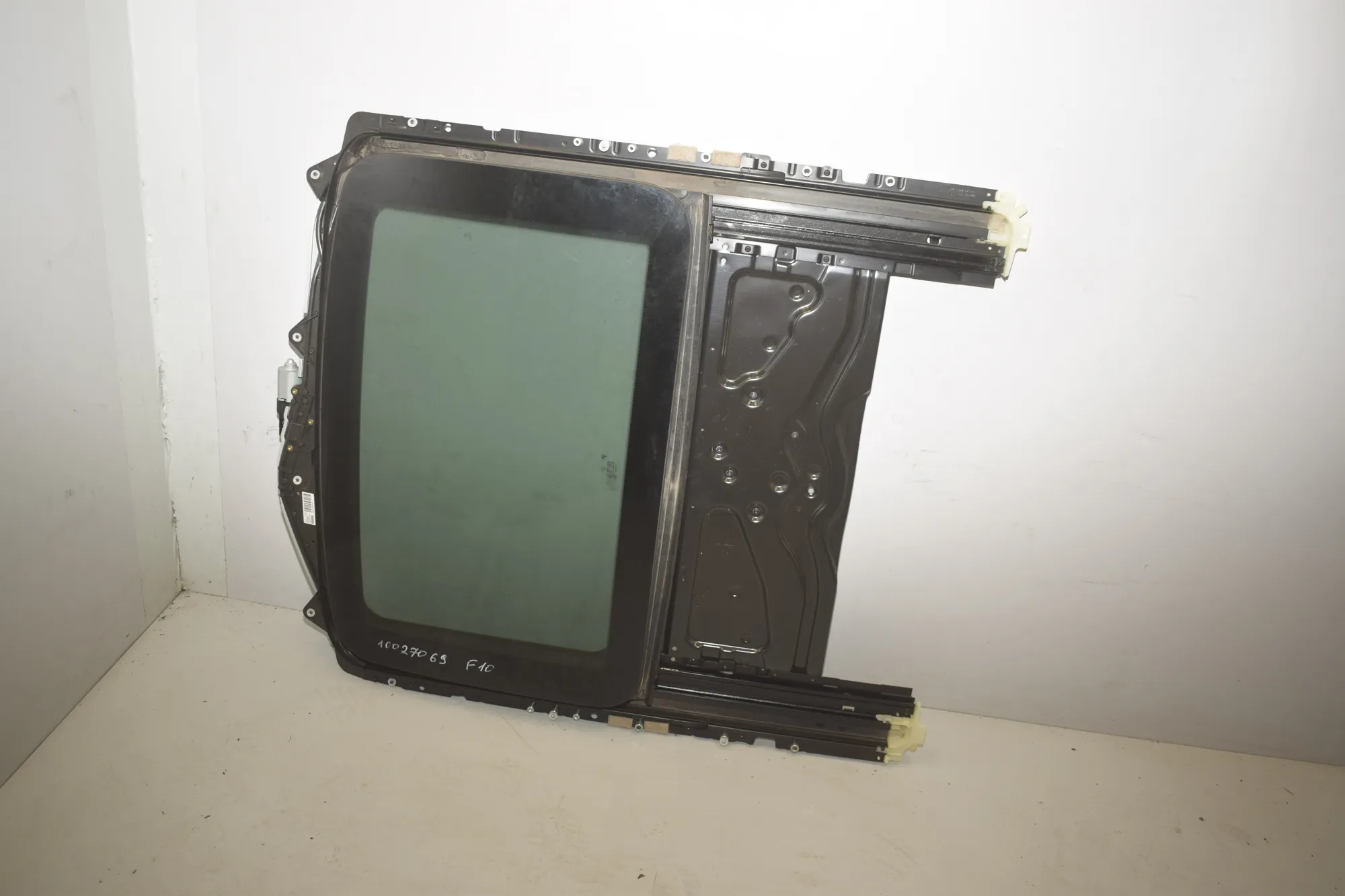 Sunroof – OEM 54107382982 · BMW 5 (F10) 530 d 2012 – 3