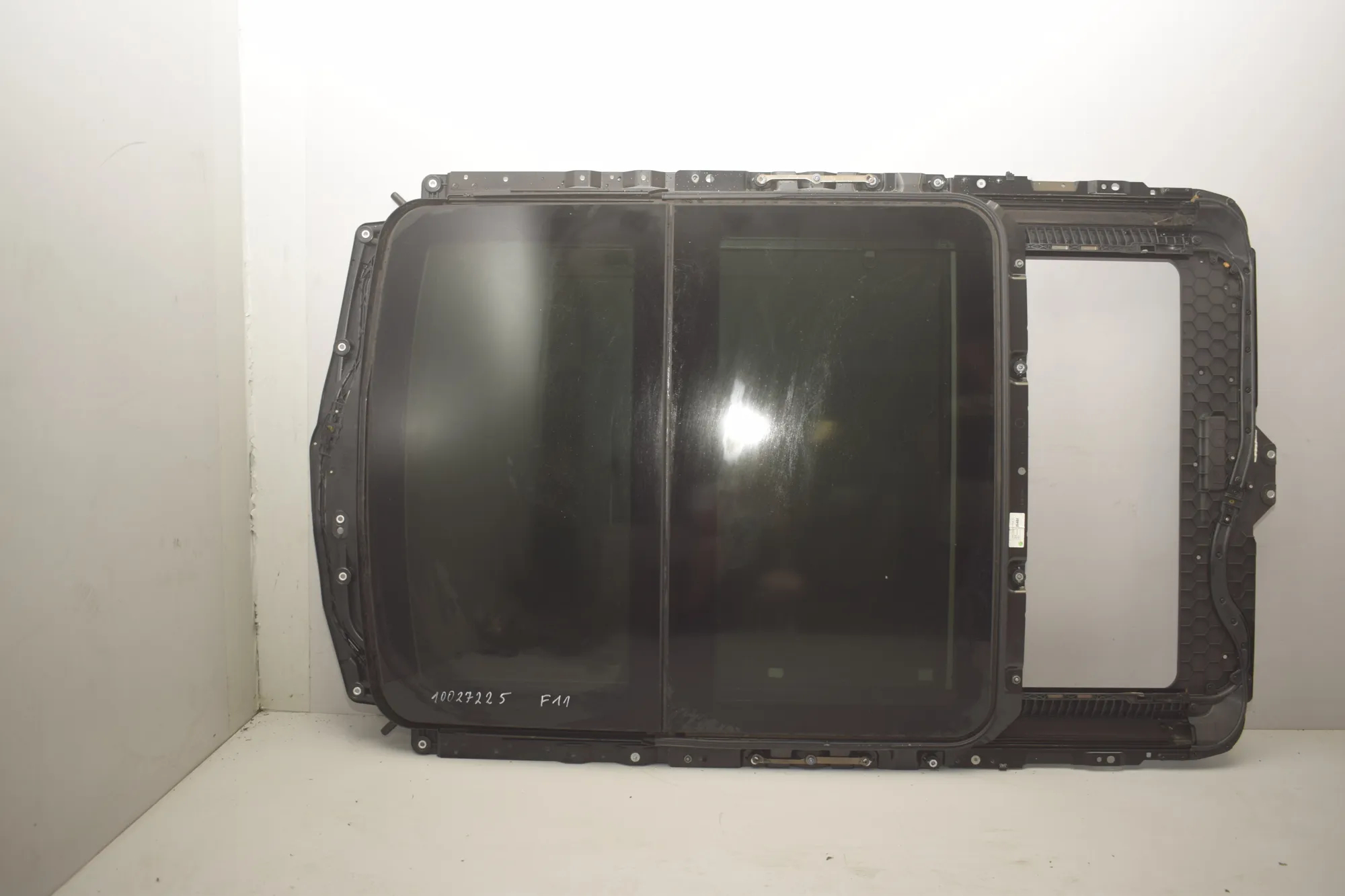 Sunroof – OEM 54107237960 · BMW 5 Touring (F11) 523 i 2011 – 4