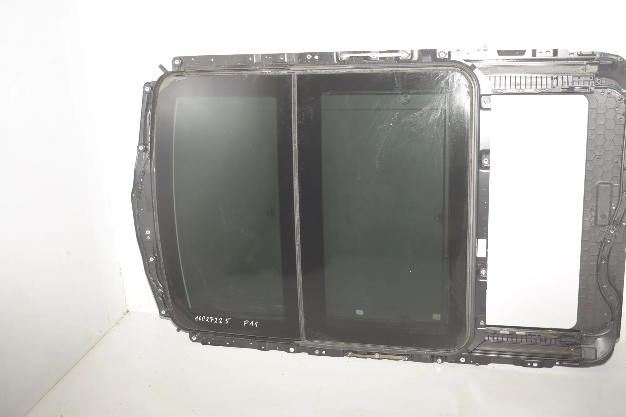 Sunroof – OEM 54107237960 · BMW 5 Touring (F11) 523 i 2011