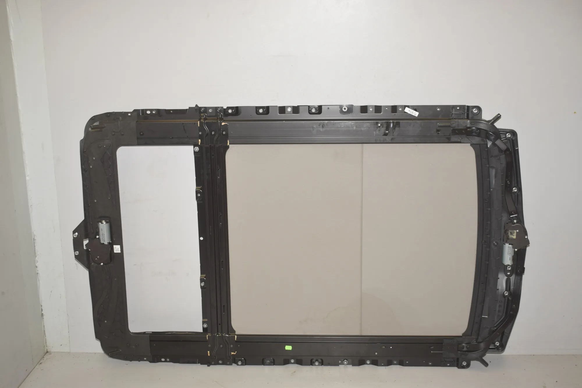 Sunroof – OEM 54107237960 · BMW 5 Touring (F11) 523 i 2011 – 7
