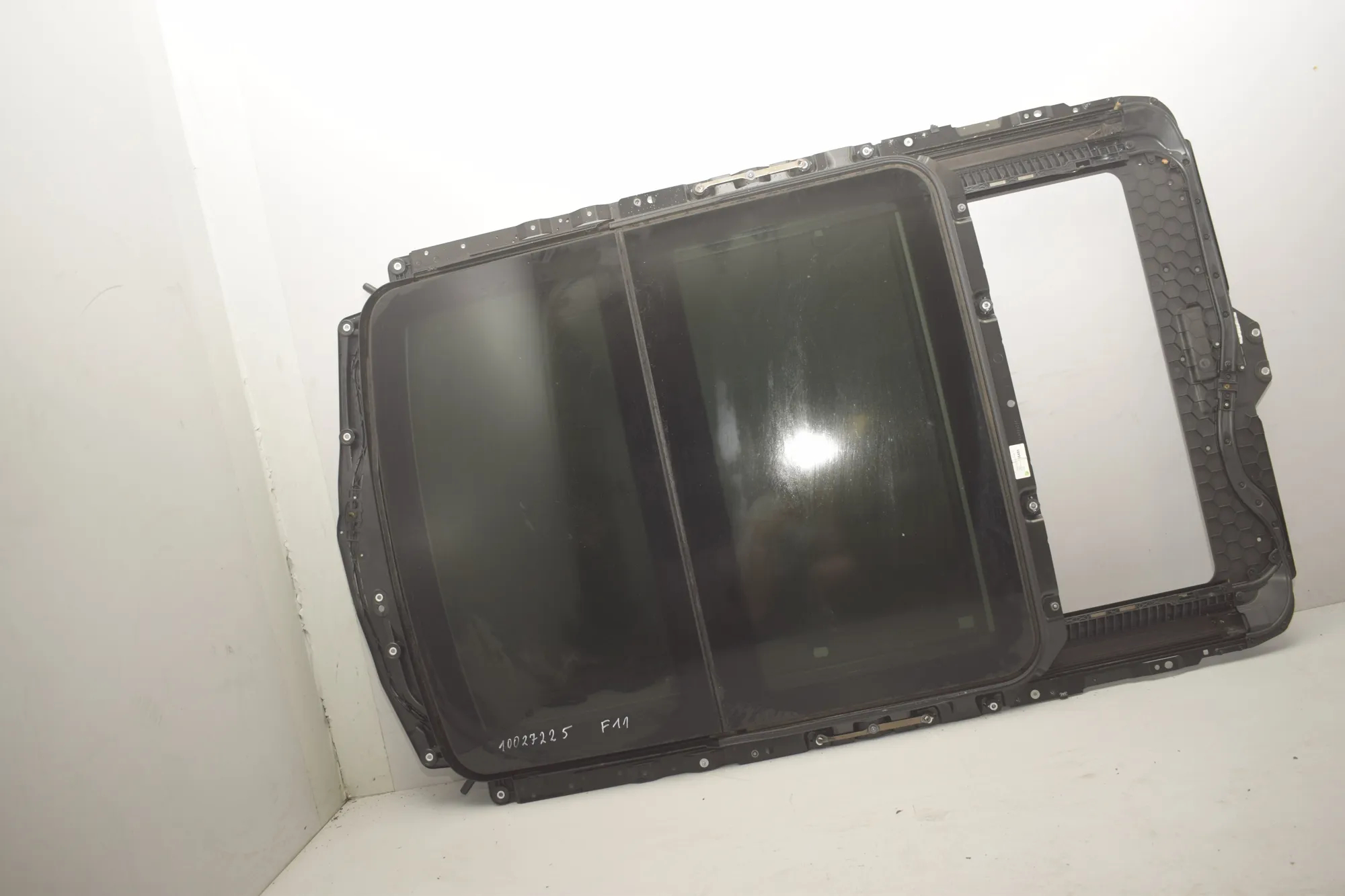 Sunroof – OEM 54107237960 · BMW 5 Touring (F11) 523 i 2011 – 5