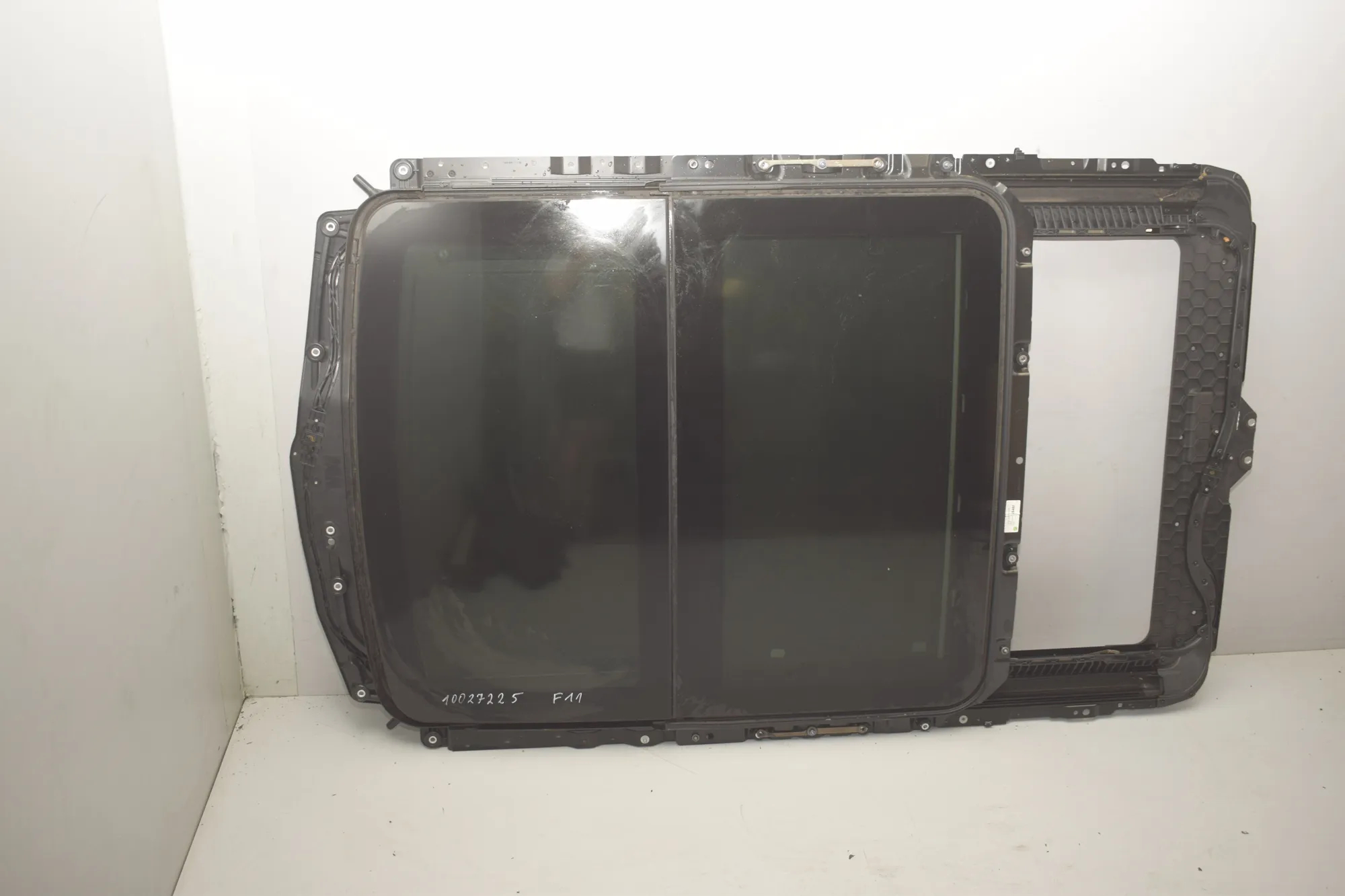 Sunroof – OEM 54107237960 · BMW 5 Touring (F11) 523 i 2011 – 3