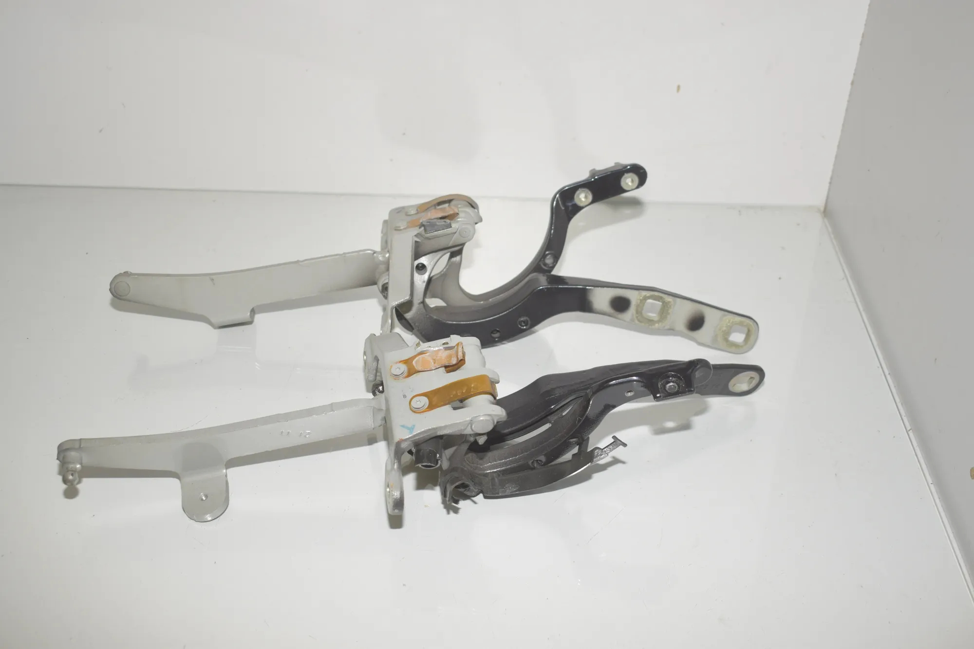 Left Side Bootlid Hinge – OEM 7206640 · BMW 5 Touring (F11) 530 d xDrive 2011 – 3